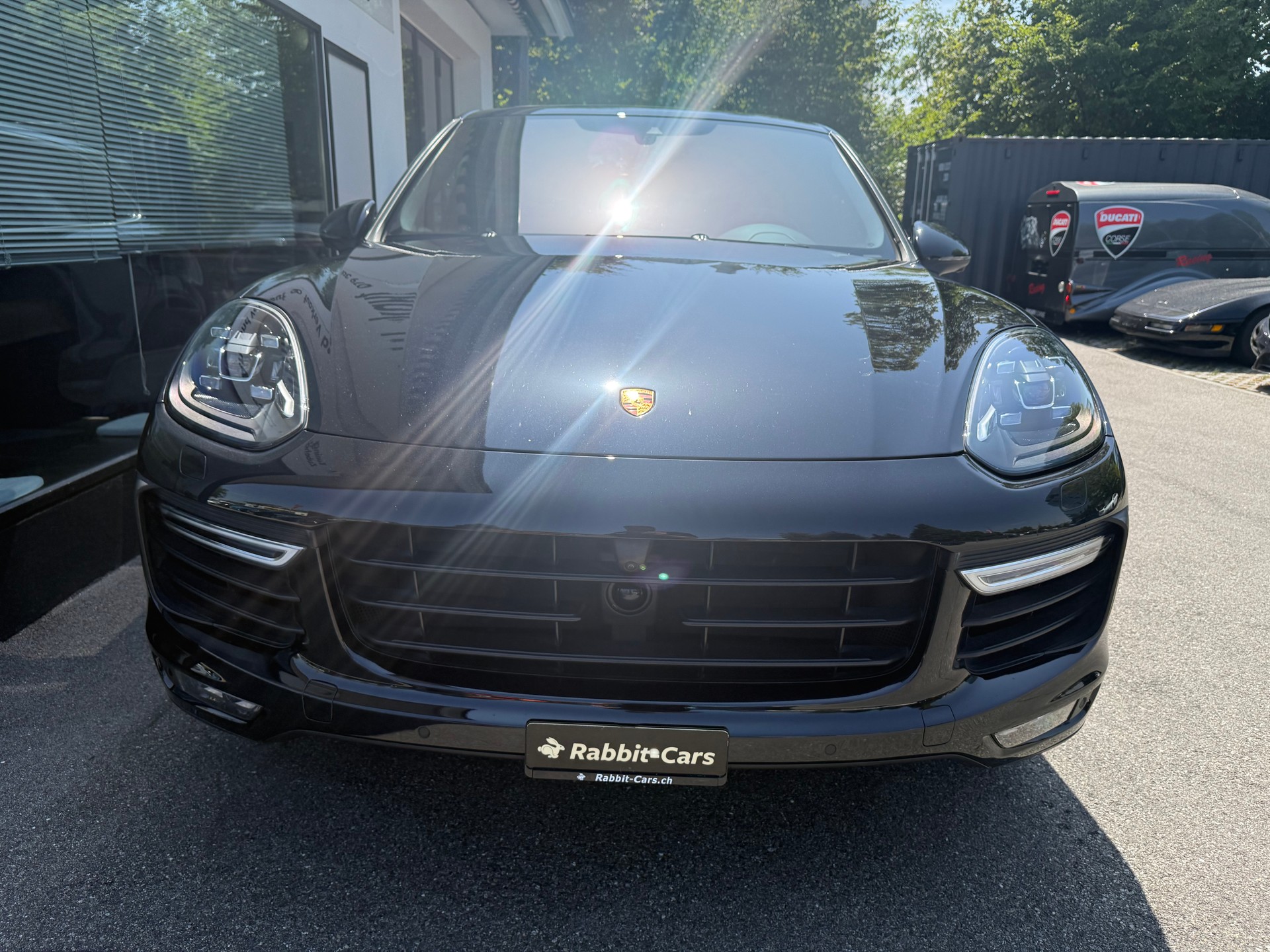 PORSCHE Cayenne Turbo-showroom-element-1
