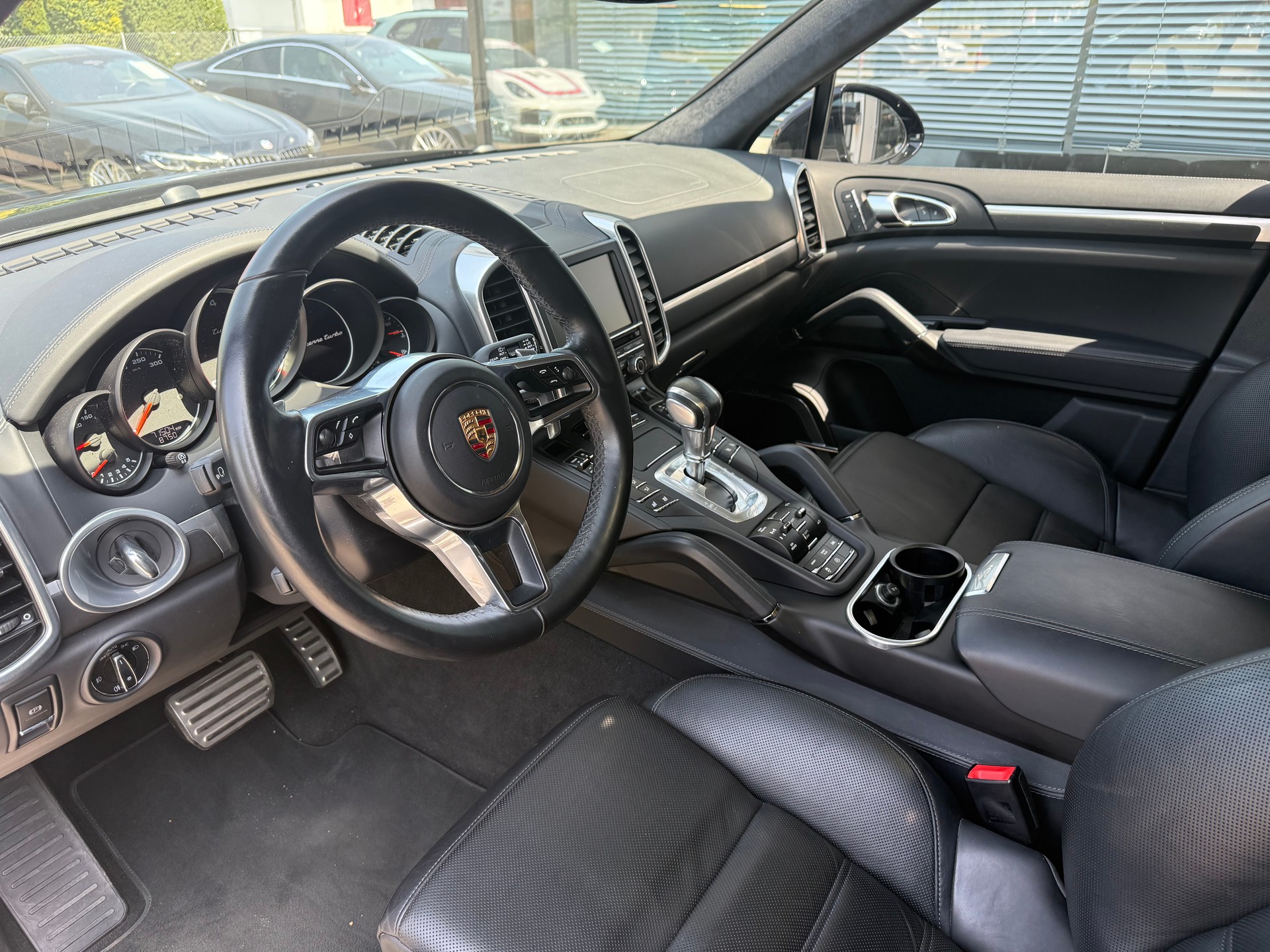 PORSCHE Cayenne Turbo-image-5