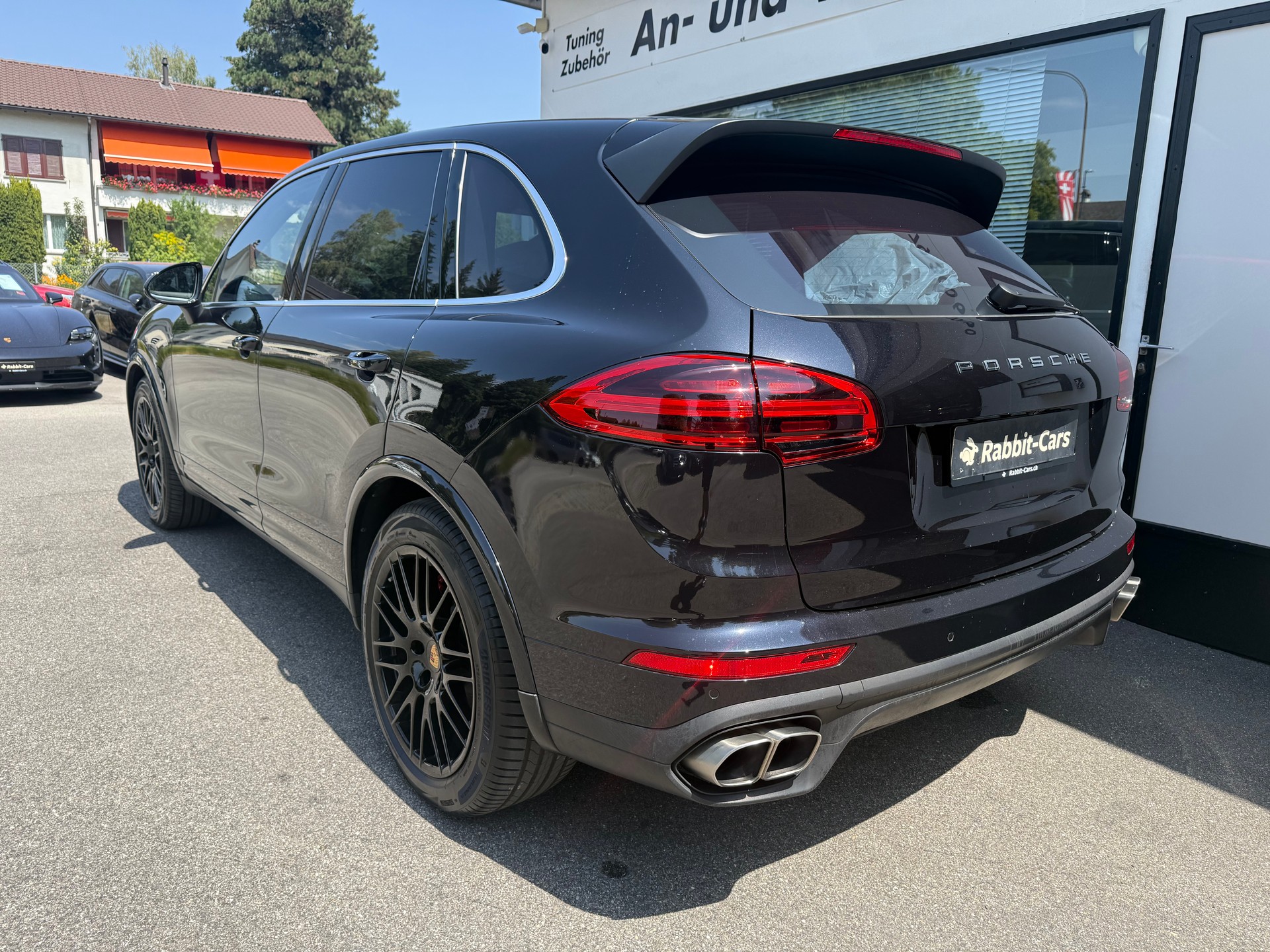 PORSCHE Cayenne Turbo-showroom-element-3