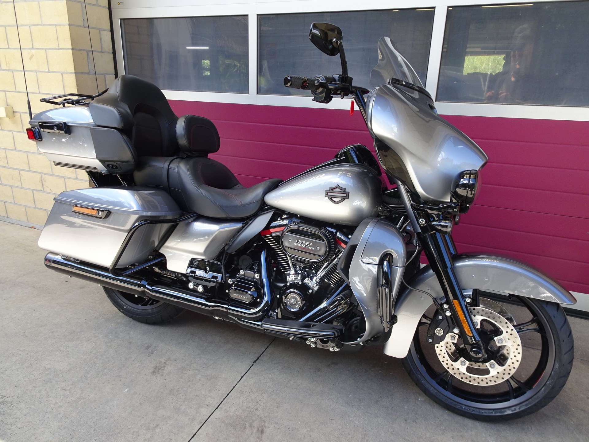 HARLEY-DAVIDSON FLHTKSE Electra Glide Ultra Limited 117 CVO-showroom-element-2