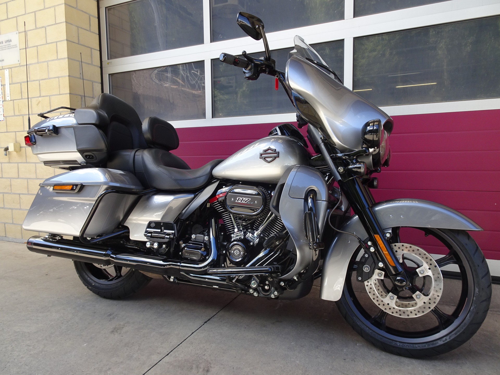 HARLEY-DAVIDSON FLHTKSE Electra Glide Ultra Limited 117 CVO-image-10