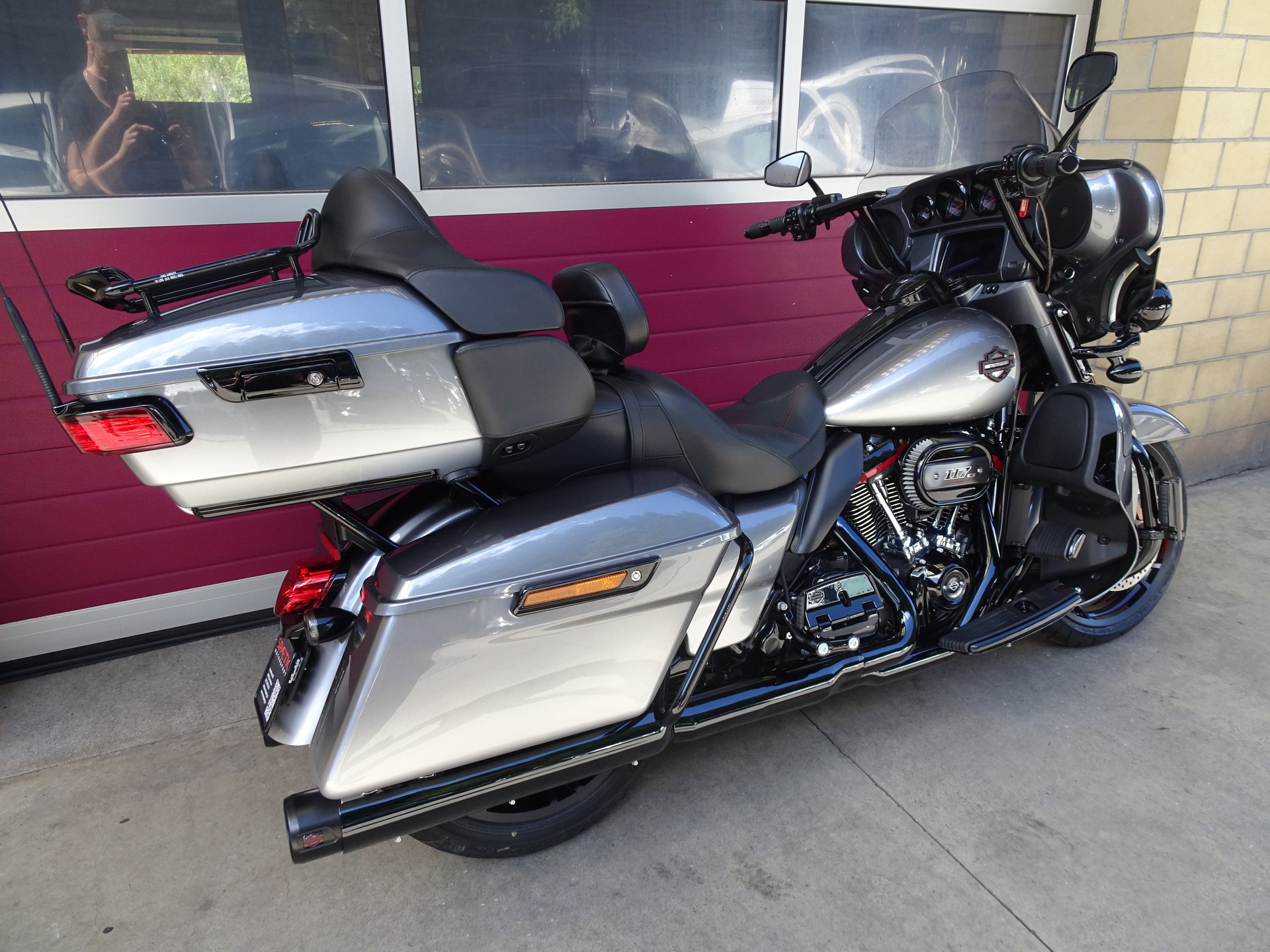 HARLEY-DAVIDSON FLHTKSE Electra Glide Ultra Limited 117 CVO-showroom-element-3