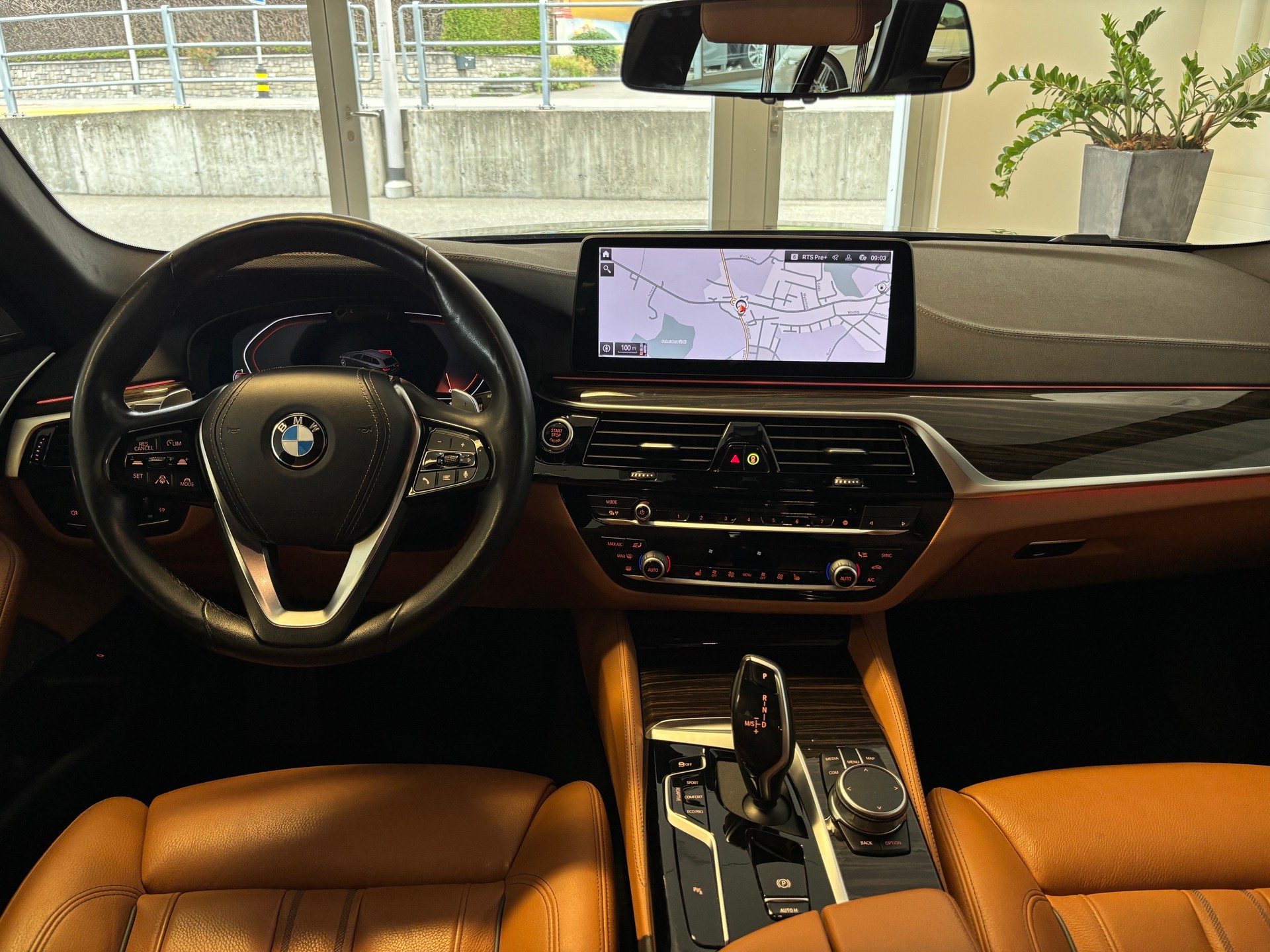 BMW 530i xDrive 48V Touring Luxury Line Steptronic-image-11
