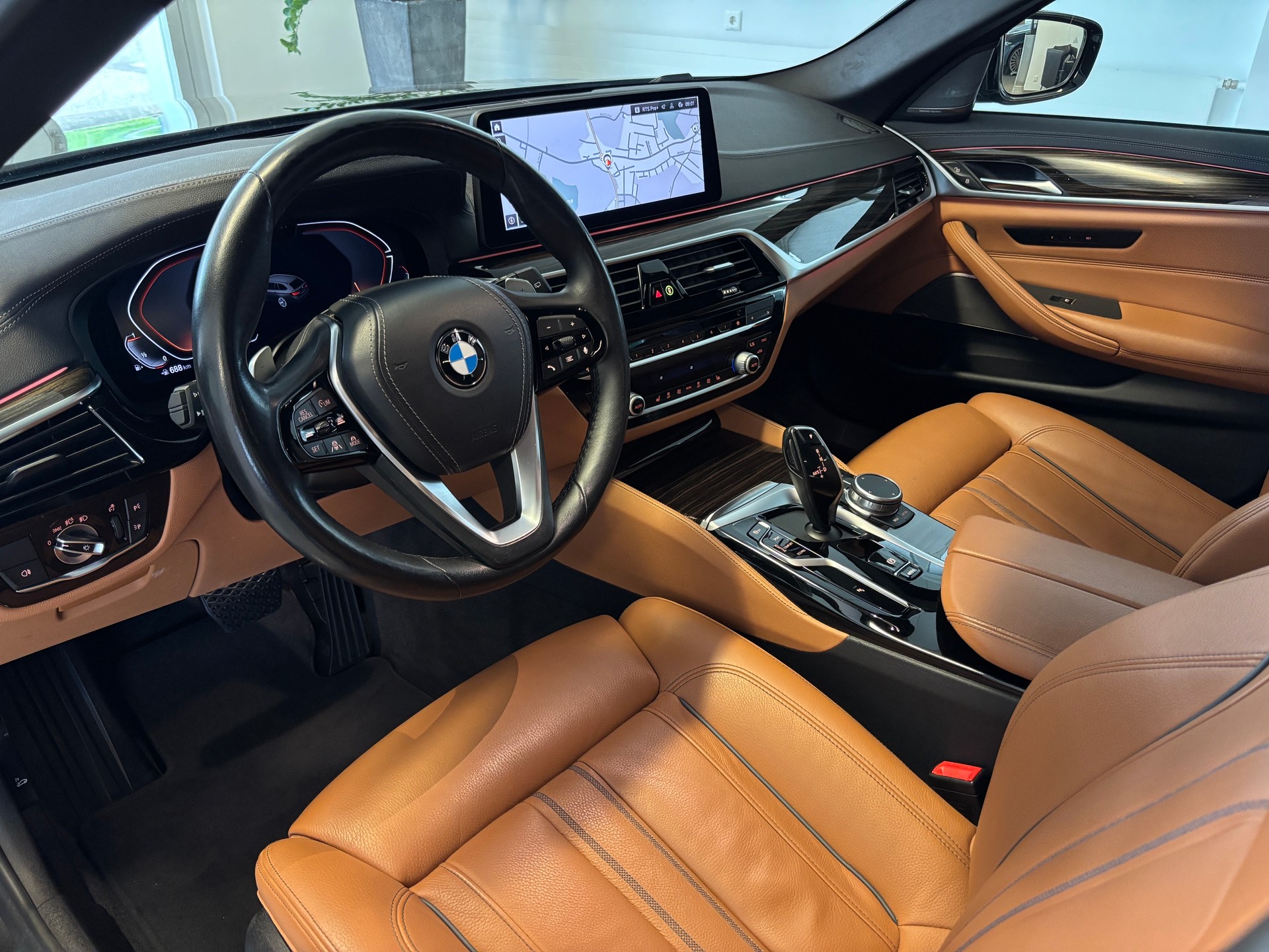 BMW 530i xDrive 48V Touring Luxury Line Steptronic-image-4