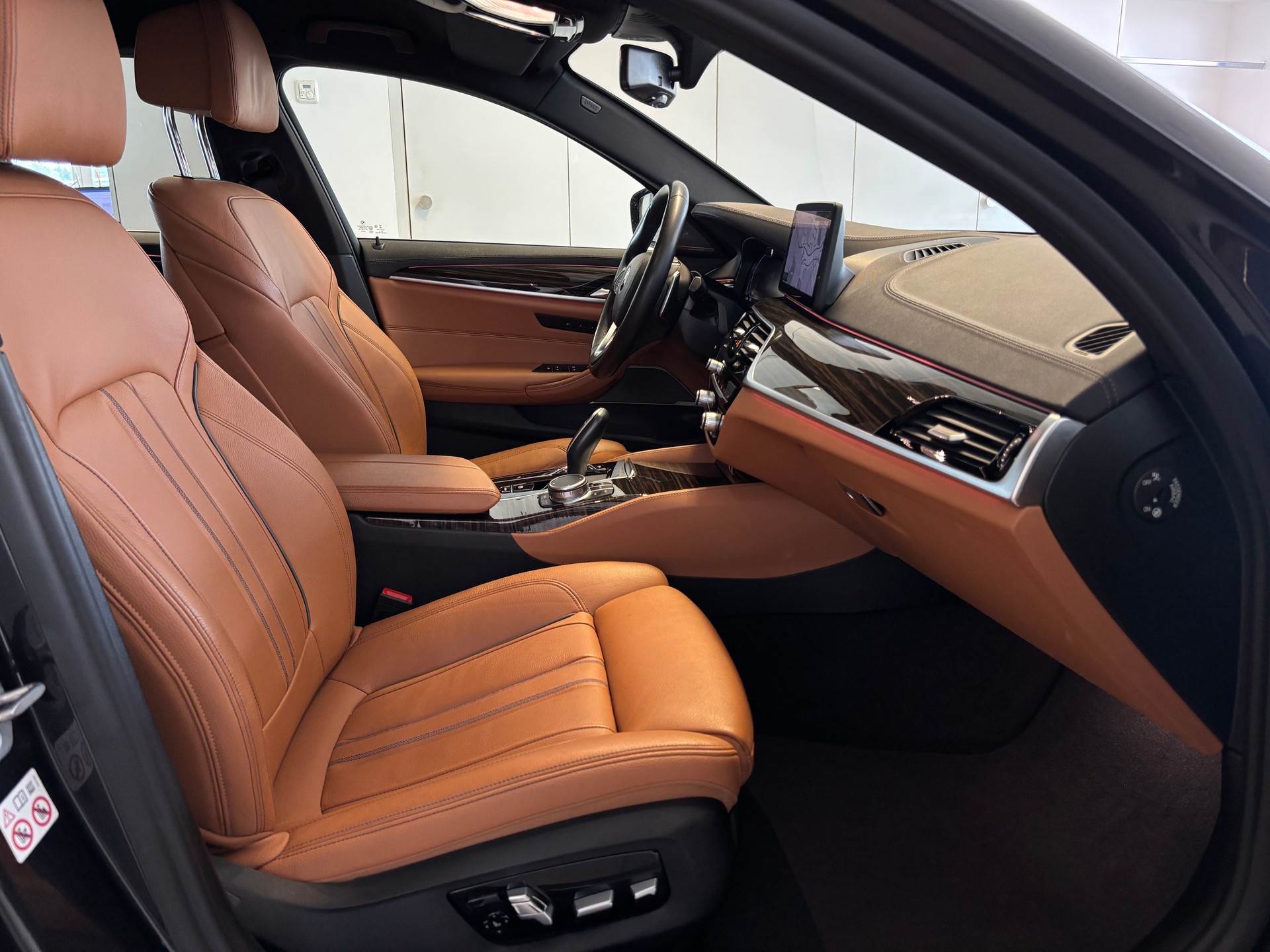 BMW 530i xDrive 48V Touring Luxury Line Steptronic-image-8