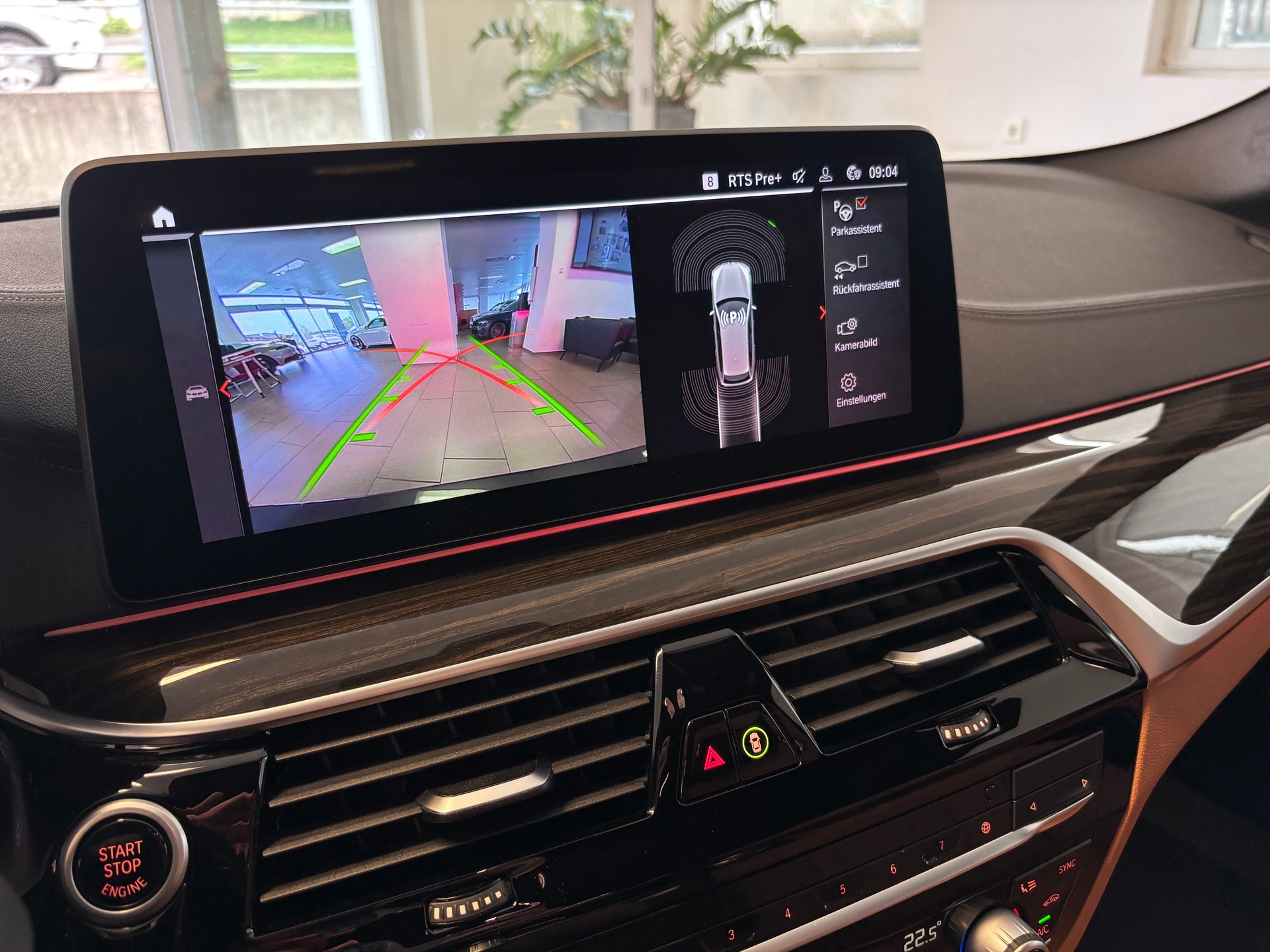 BMW 530i xDrive 48V Touring Luxury Line Steptronic-image-13