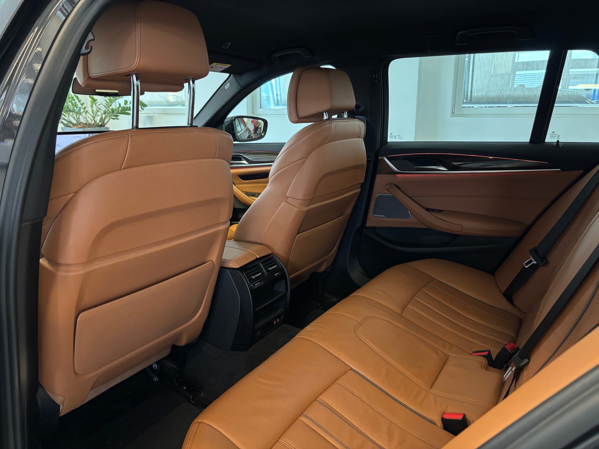 BMW 530i xDrive 48V Touring Luxury Line Steptronic-image-9