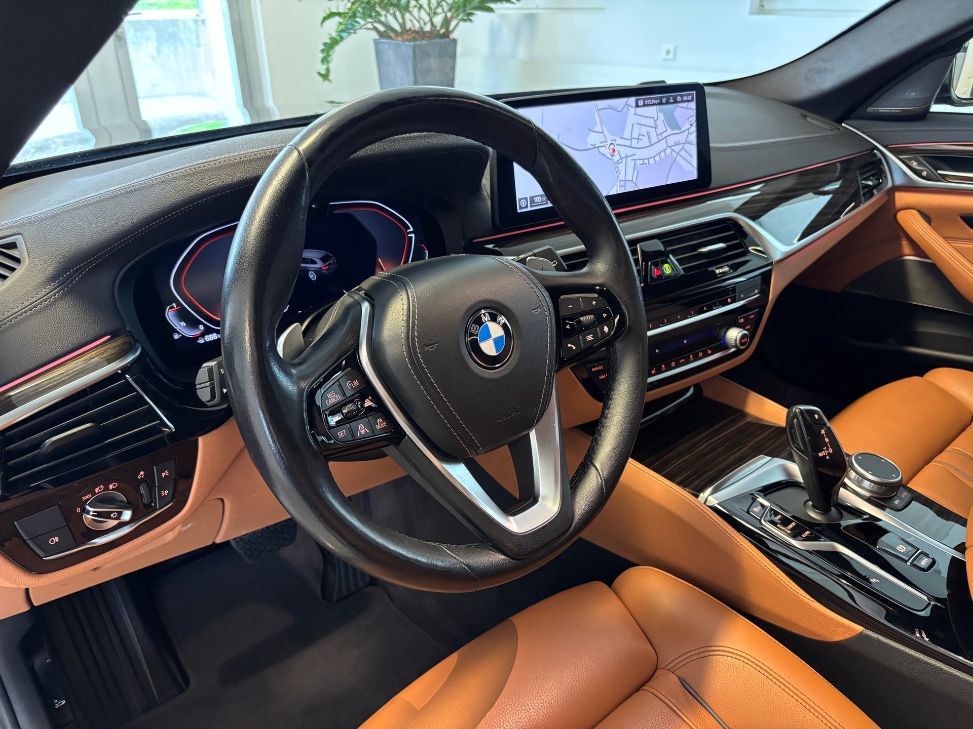BMW 530i xDrive 48V Touring Luxury Line Steptronic-image-5