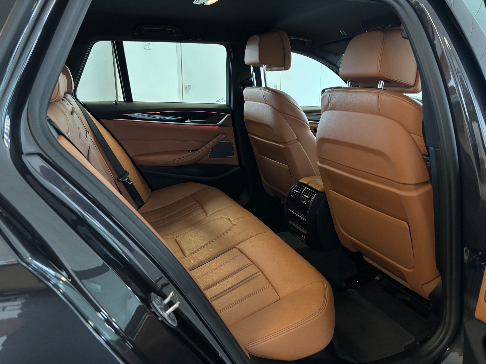 BMW 530i xDrive 48V Touring Luxury Line Steptronic-image-10