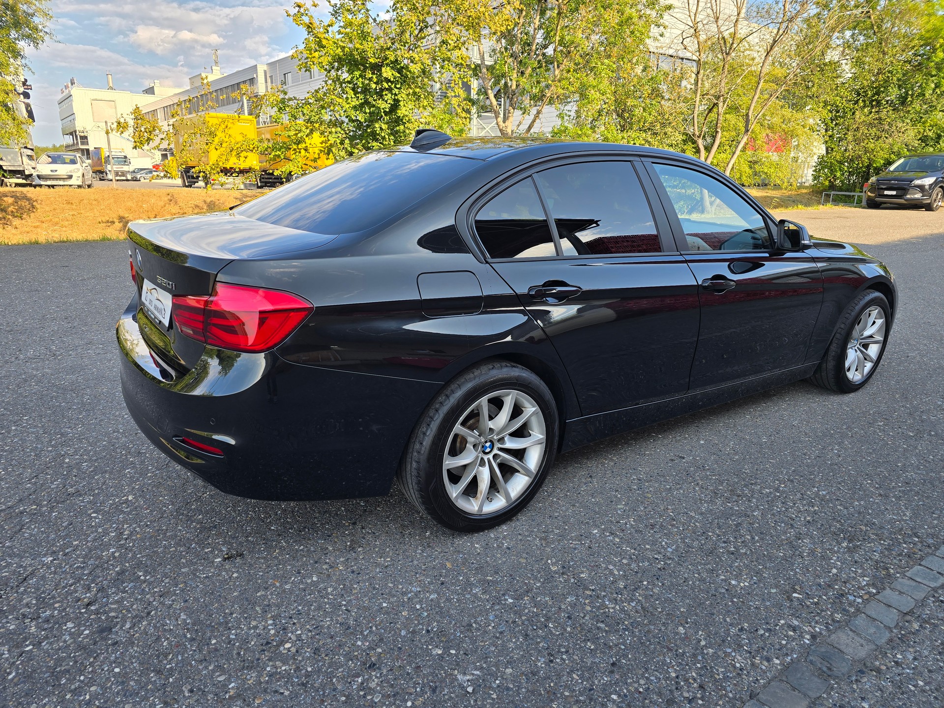BMW 320i xDrive Luxury Line Steptronic-image-5