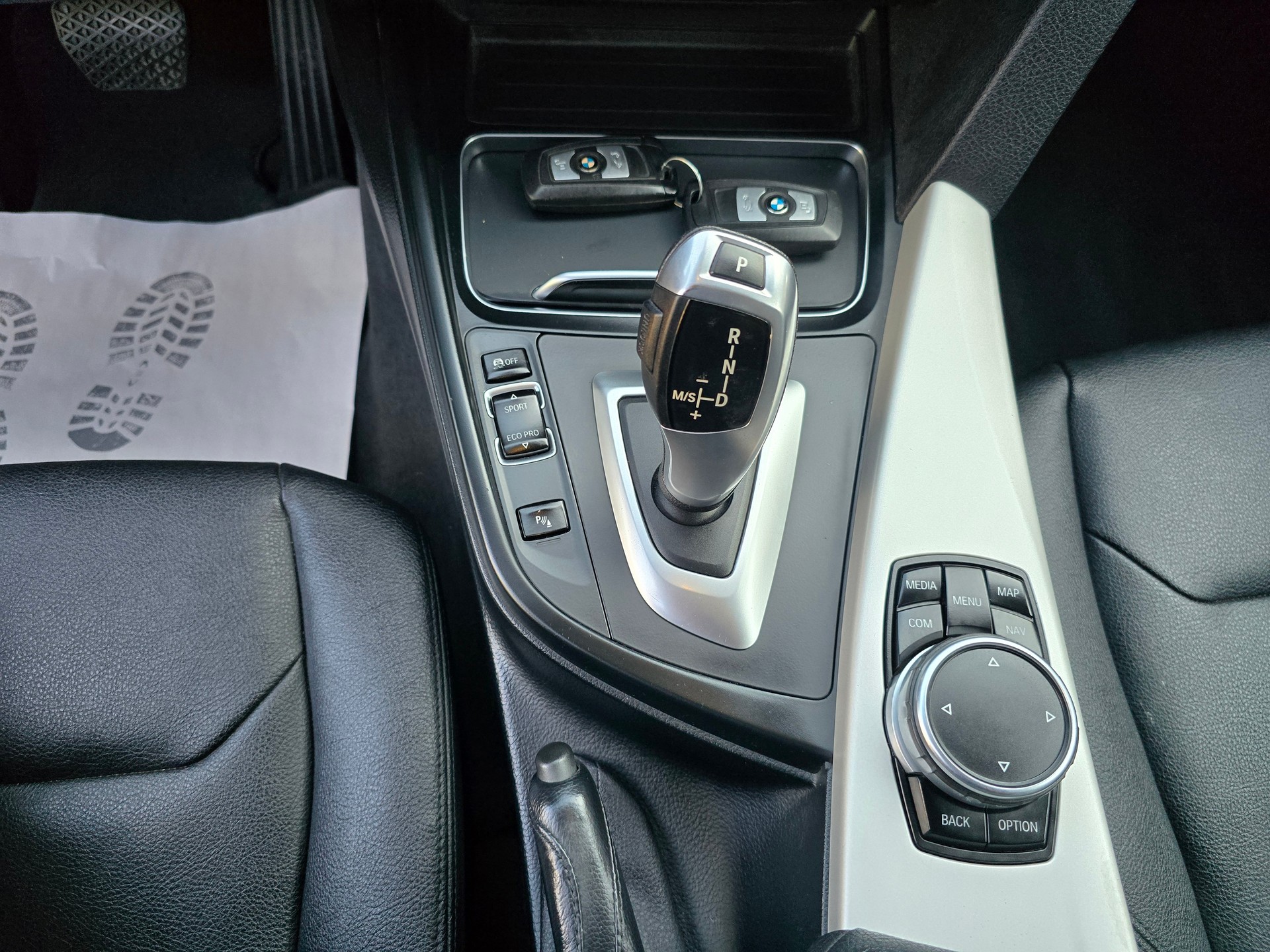 BMW 320i xDrive Luxury Line Steptronic-image-22