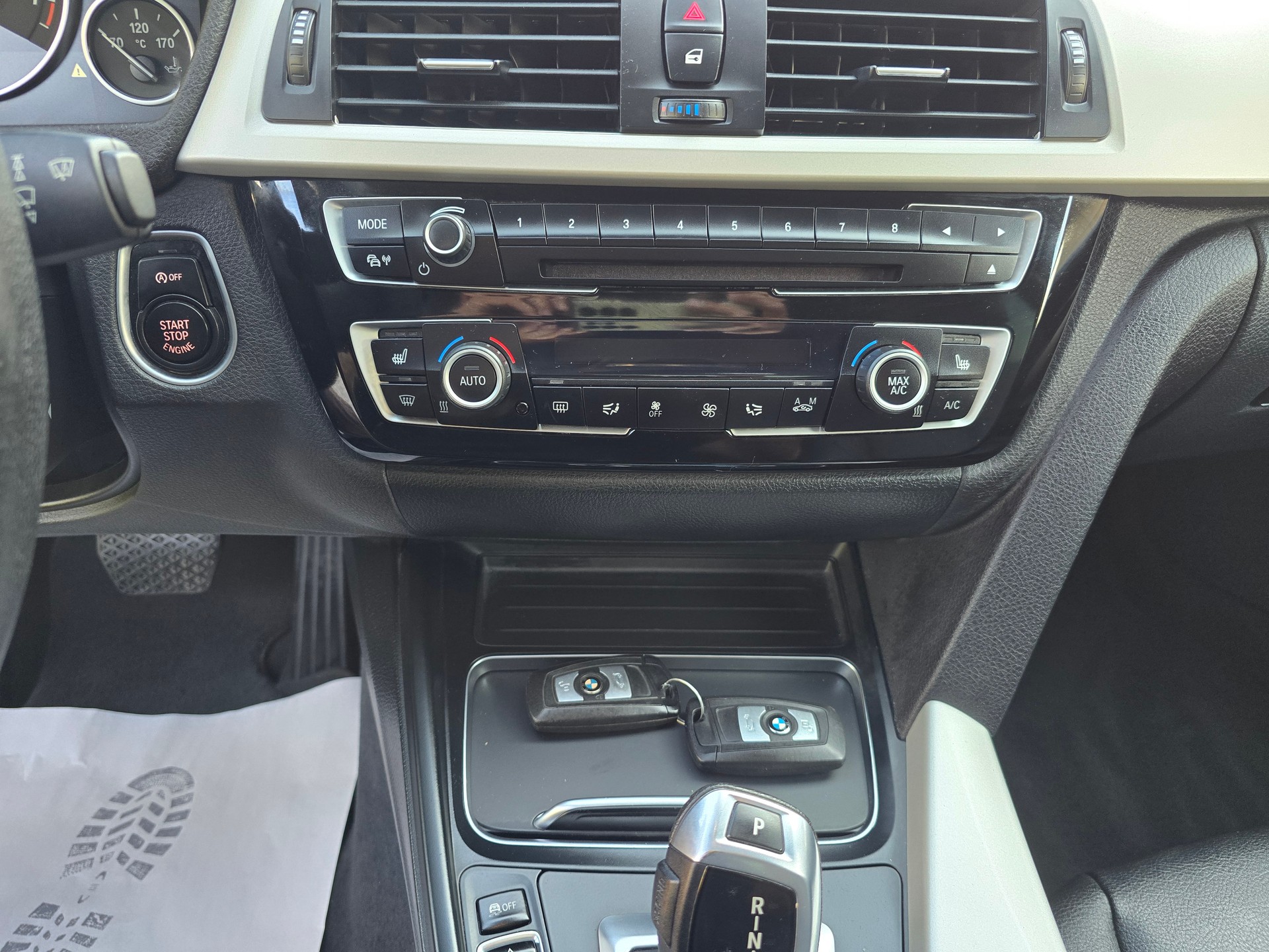 BMW 320i xDrive Luxury Line Steptronic-image-23