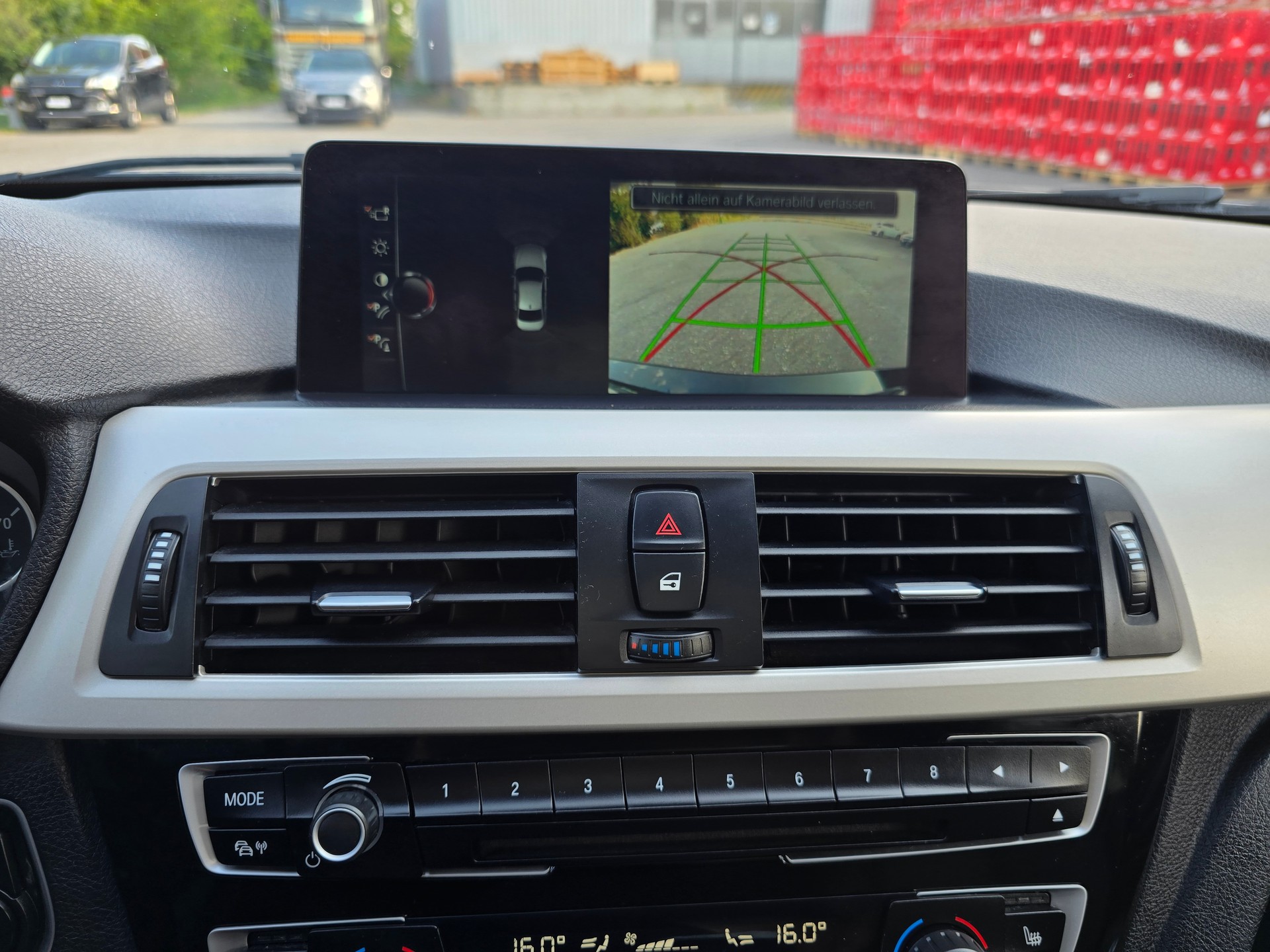 BMW 320i xDrive Luxury Line Steptronic-image-26