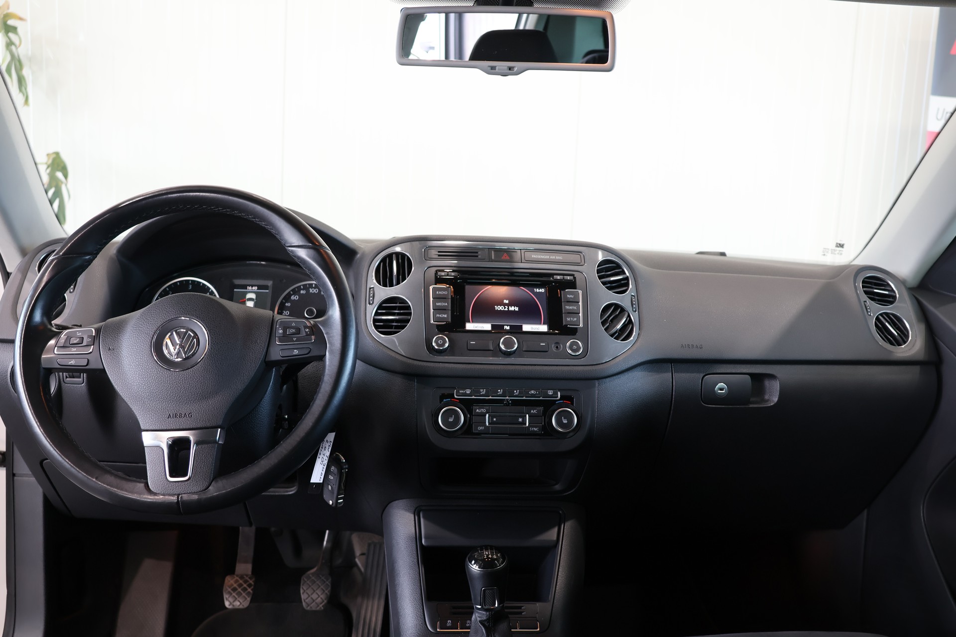 VW Tiguan 2.0 TDI BMT Design 4Motion-image-11