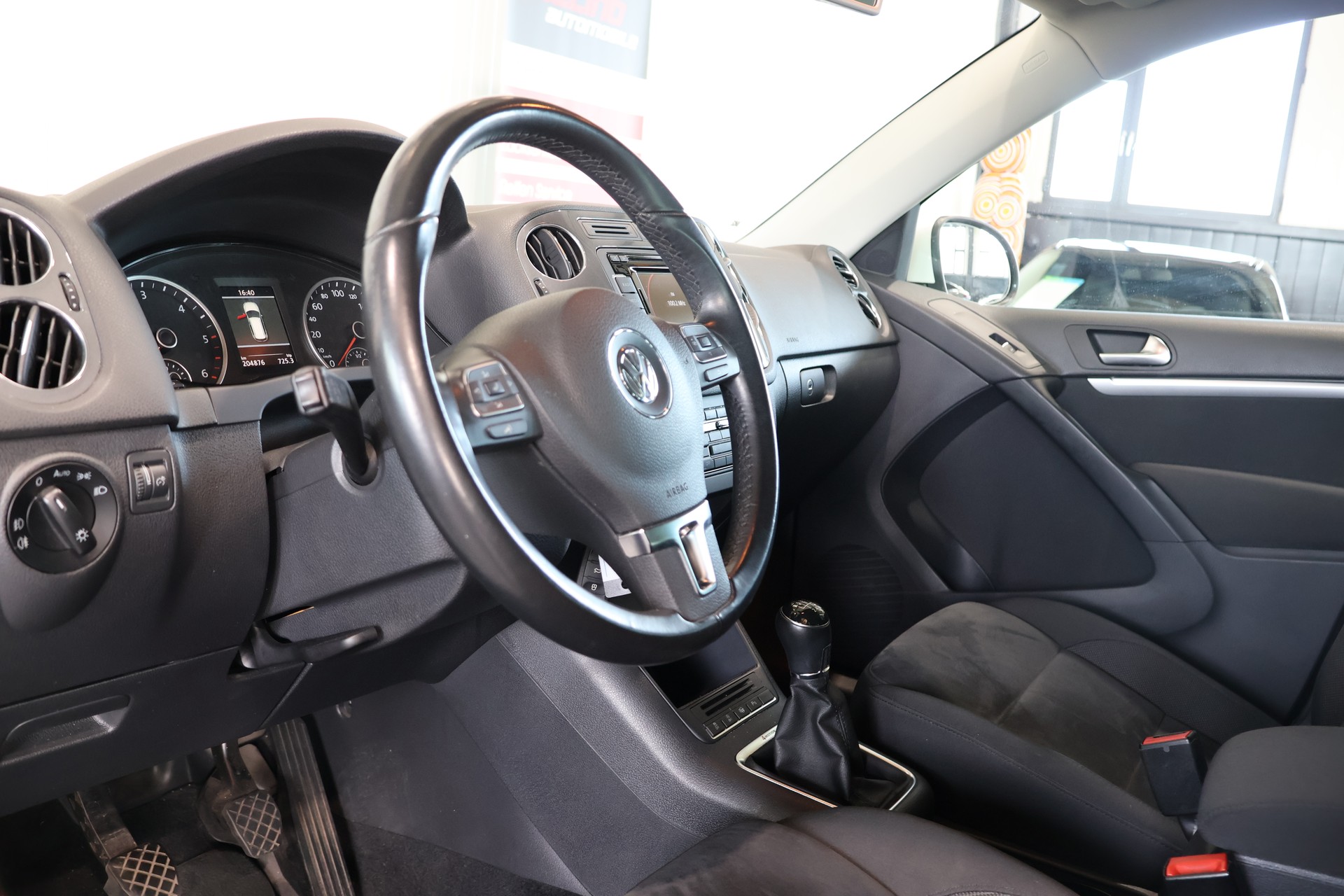 VW Tiguan 2.0 TDI BMT Design 4Motion-image-10