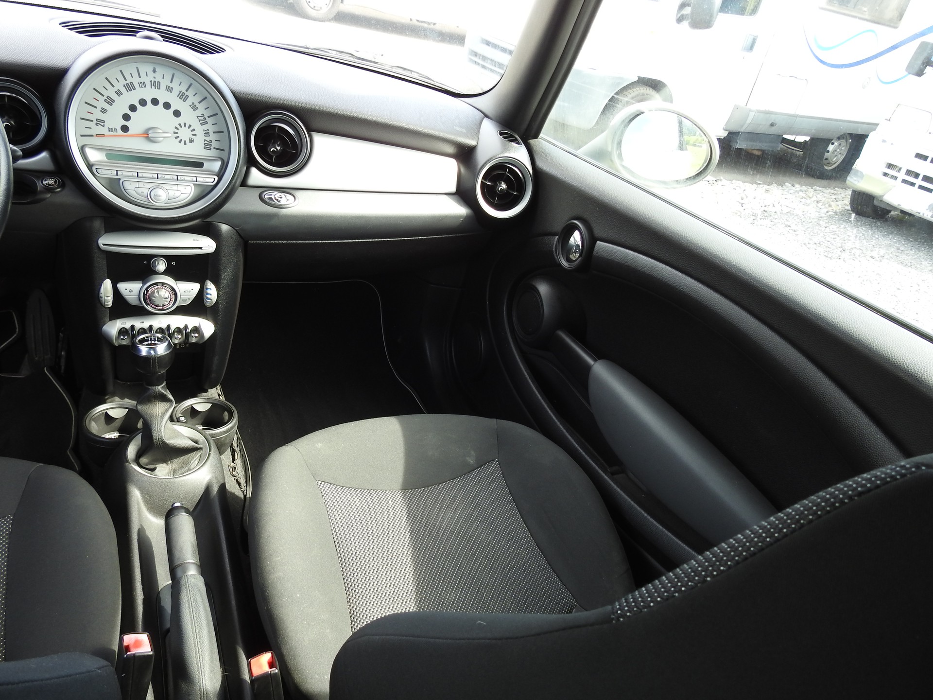 MINI Cooper Cabriolet-image-16