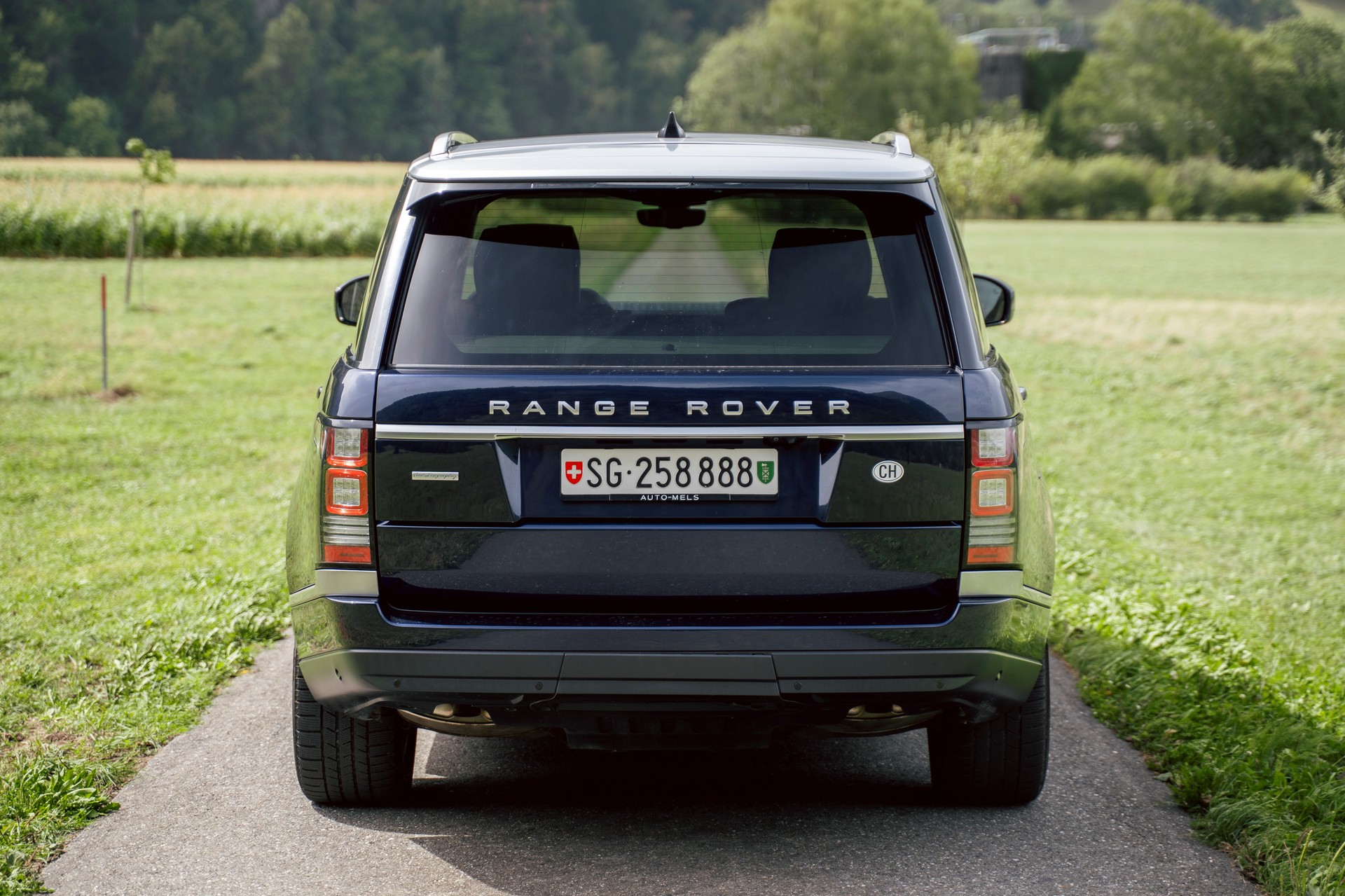 LAND ROVER 4.4 SDV8 SV Autobiography LWB-image-2