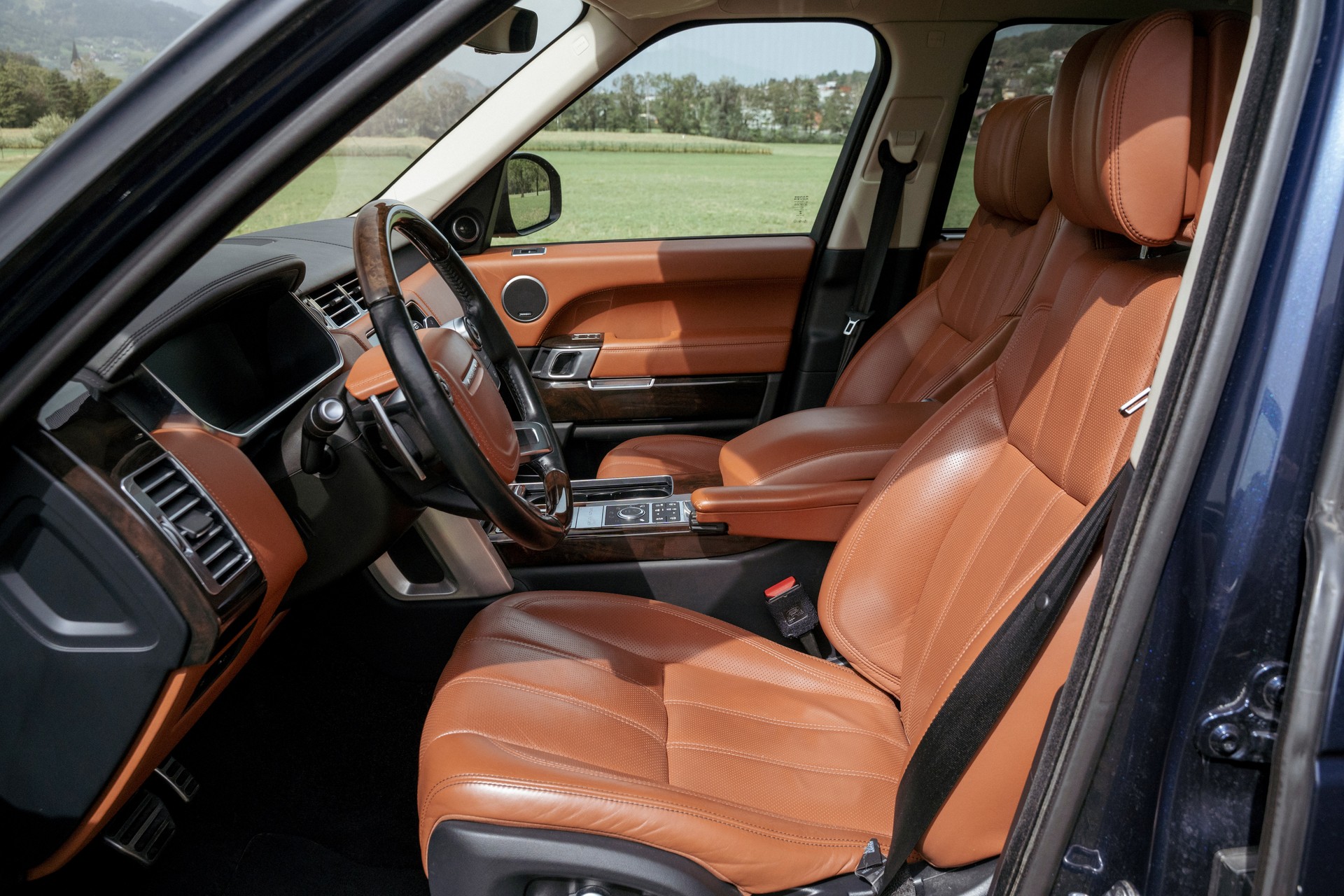LAND ROVER 4.4 SDV8 SV Autobiography LWB-image-7