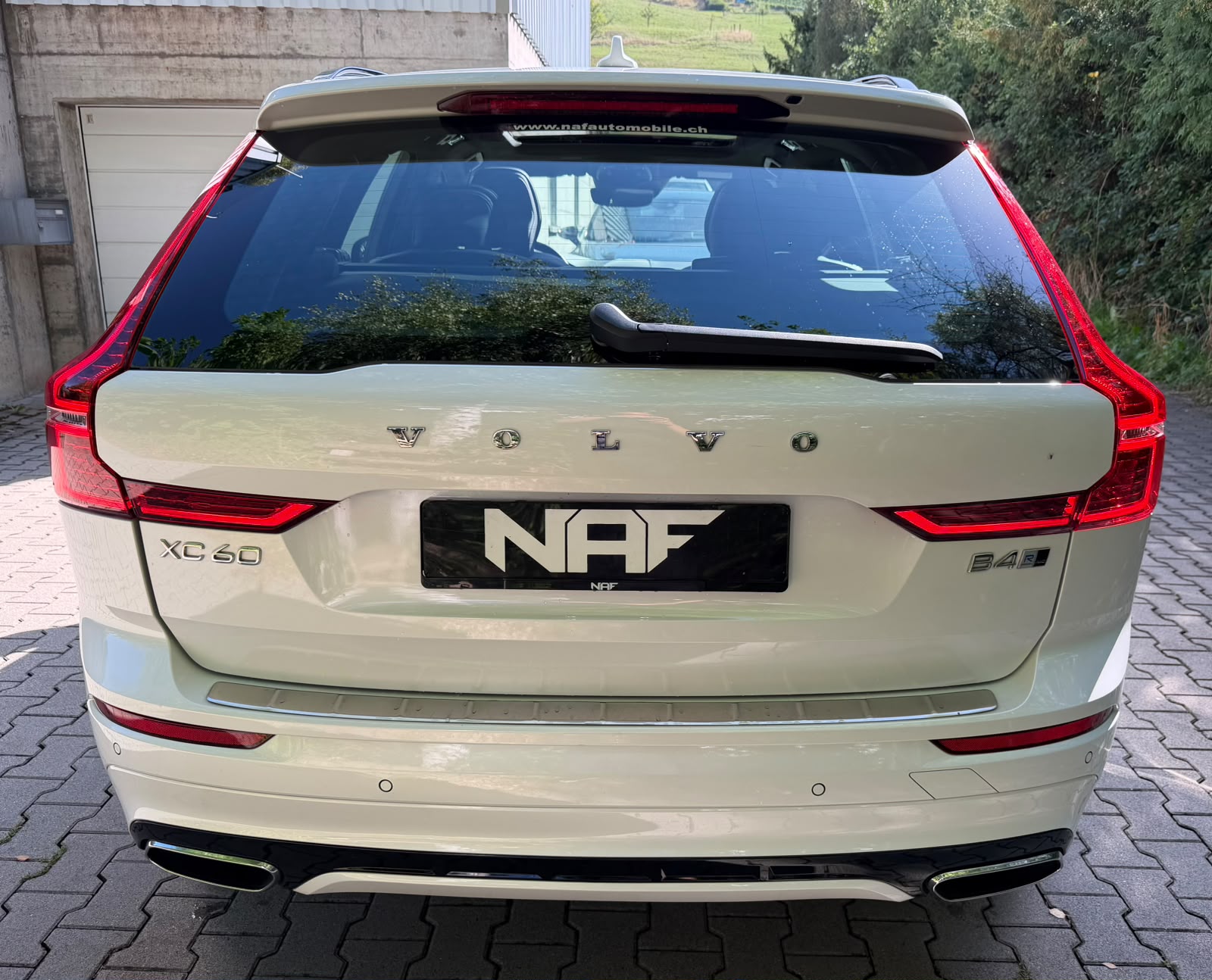 VOLVO XC60 B4 Diesel Mild Hybrid AWD R-Design Geartronic-showroom-element-3