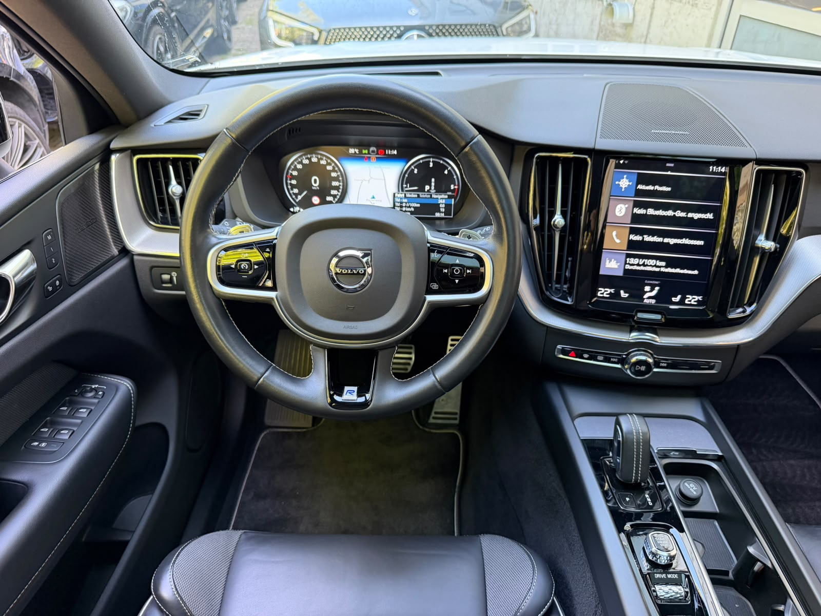 VOLVO XC60 B4 Diesel Mild Hybrid AWD R-Design Geartronic-image-23