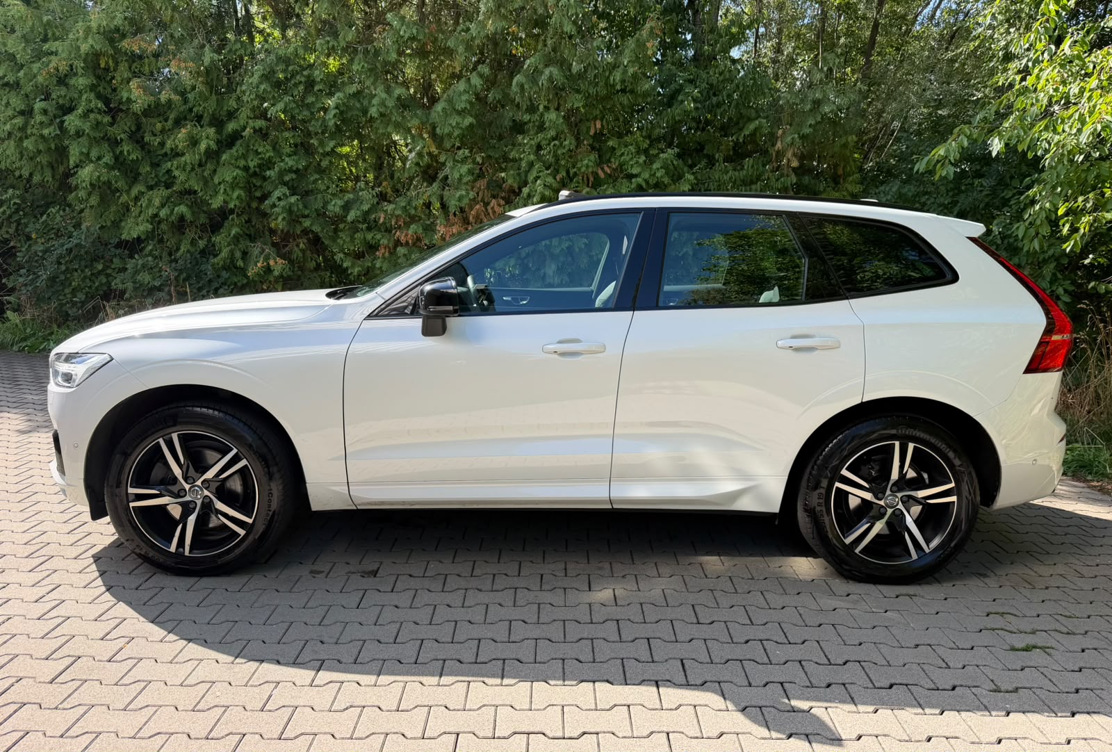 VOLVO XC60 B4 Diesel Mild Hybrid AWD R-Design Geartronic-showroom-element-1