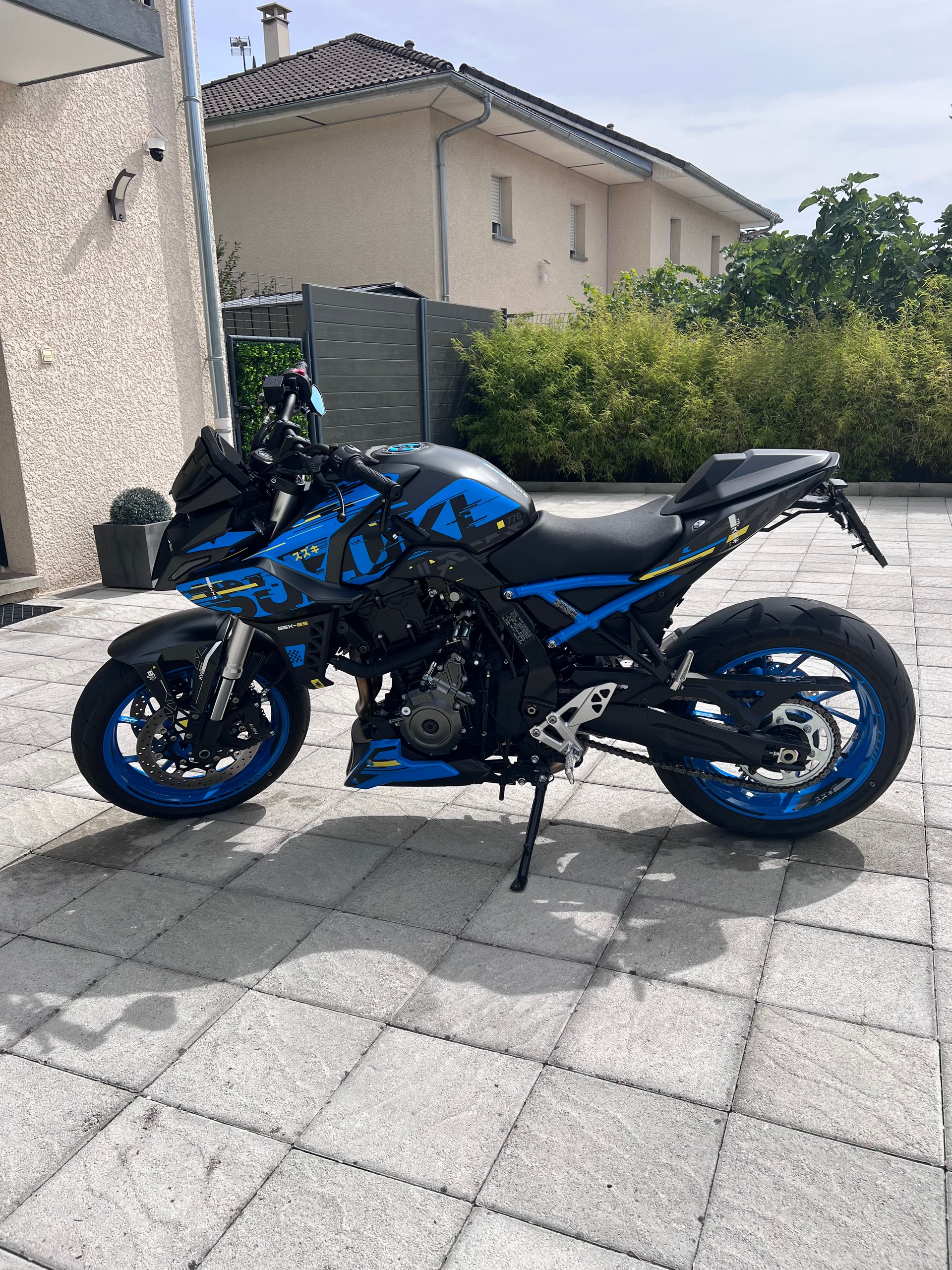 SUZUKI GSX 8-S-image-4