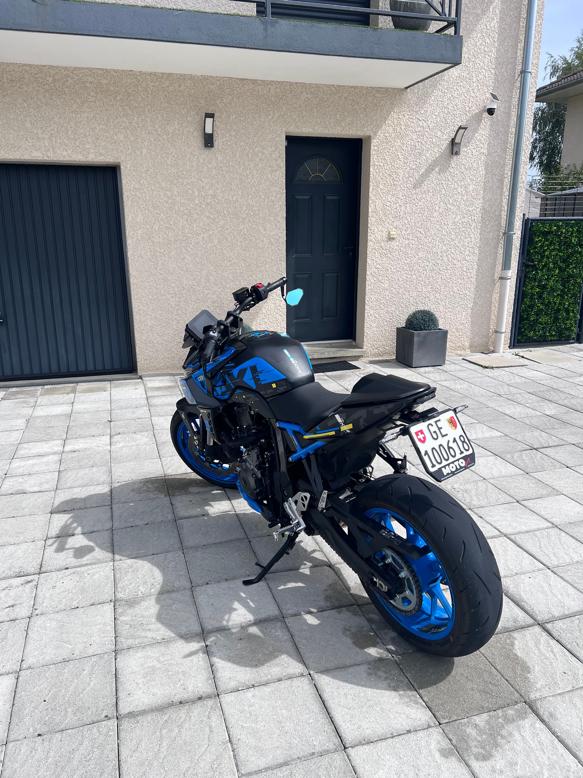 SUZUKI GSX 8-S-image-3