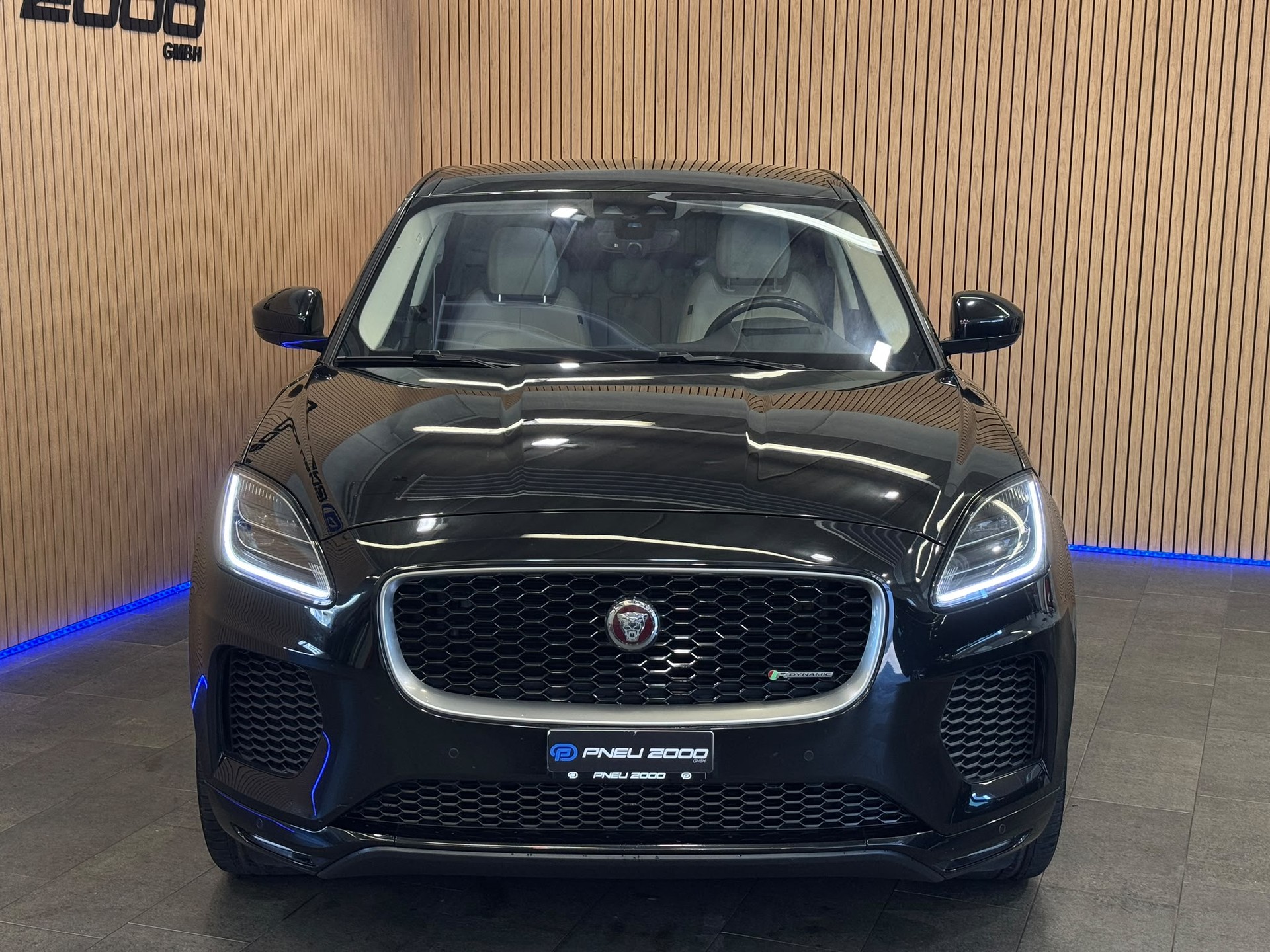 JAGUAR E-Pace 2.0d D240 R-Dynamic HSE AWD Automatik-showroom-element-1