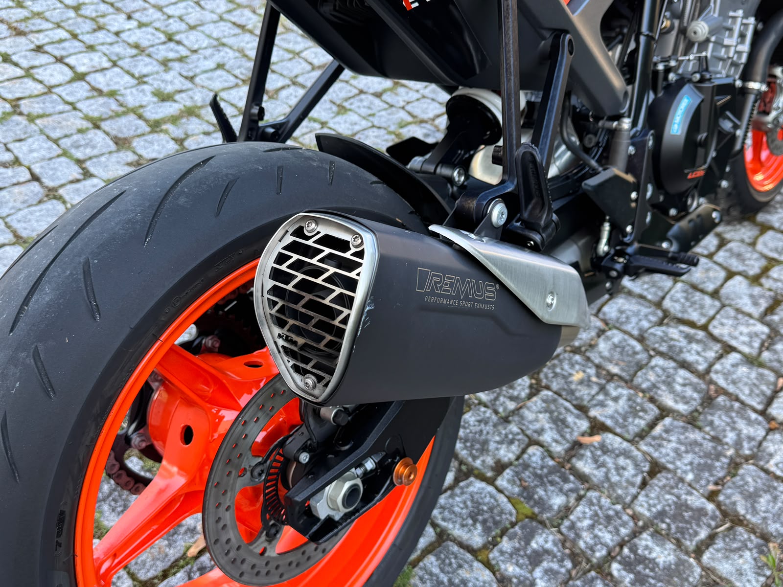 KTM 990 Duke-image-3