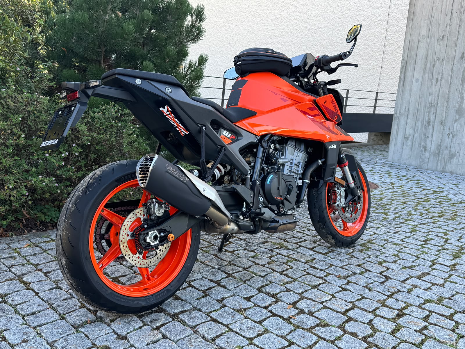 KTM 990 Duke-image-2