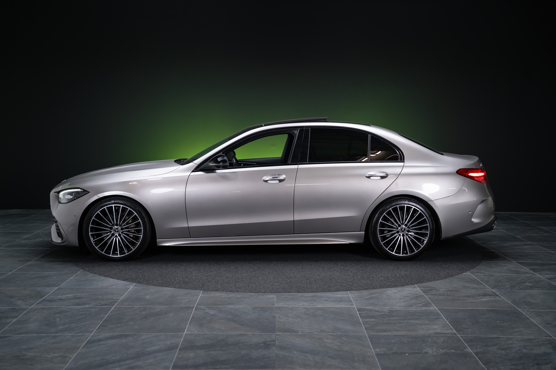 MERCEDES-BENZ C 200 AMG Line 4matic / CH-Fahrzeug / Panorama-Glasdach / 360°Kamera /-image-9