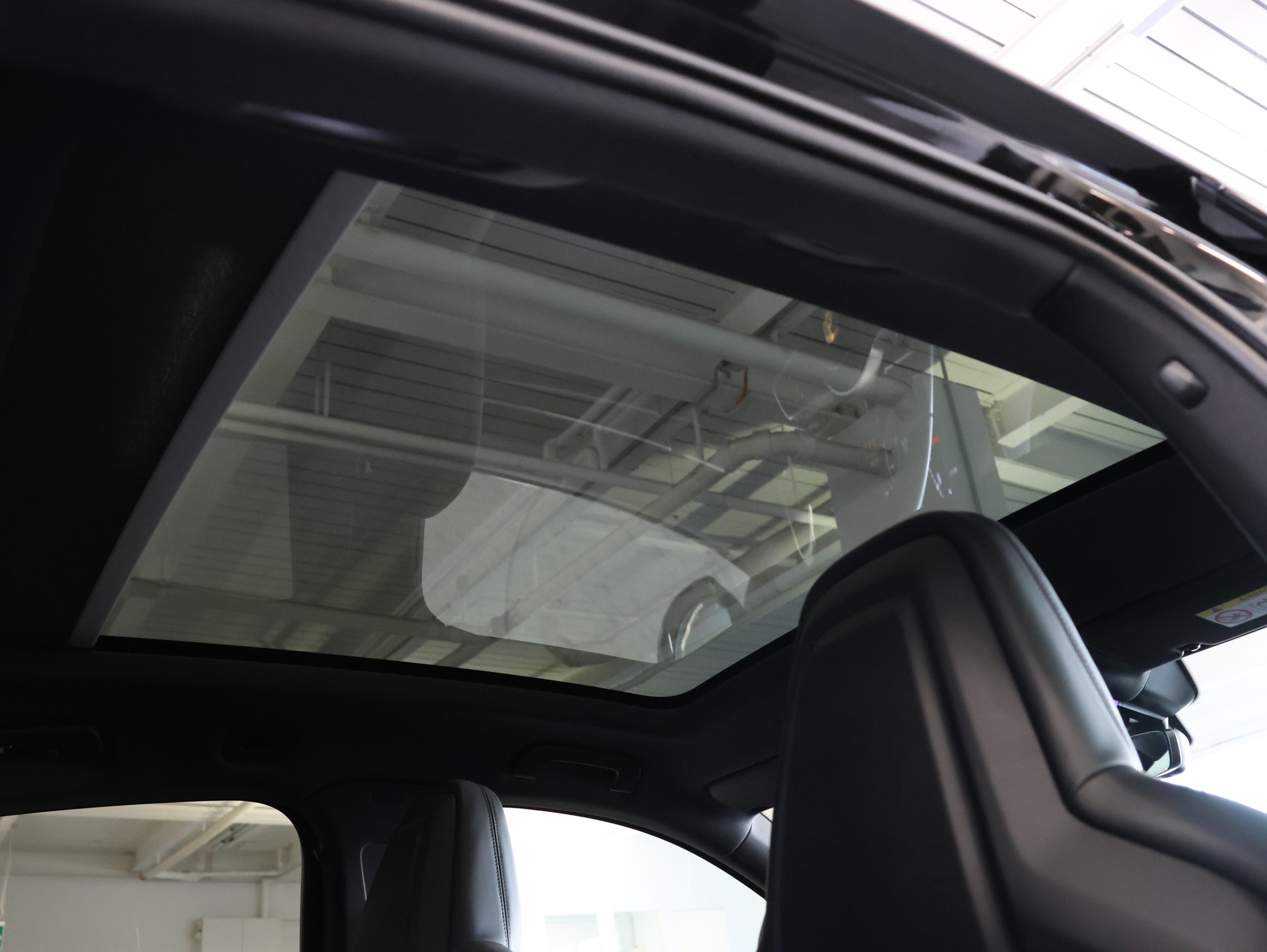 PORSCHE Cayenne Coupé Platinum Edition-image-23