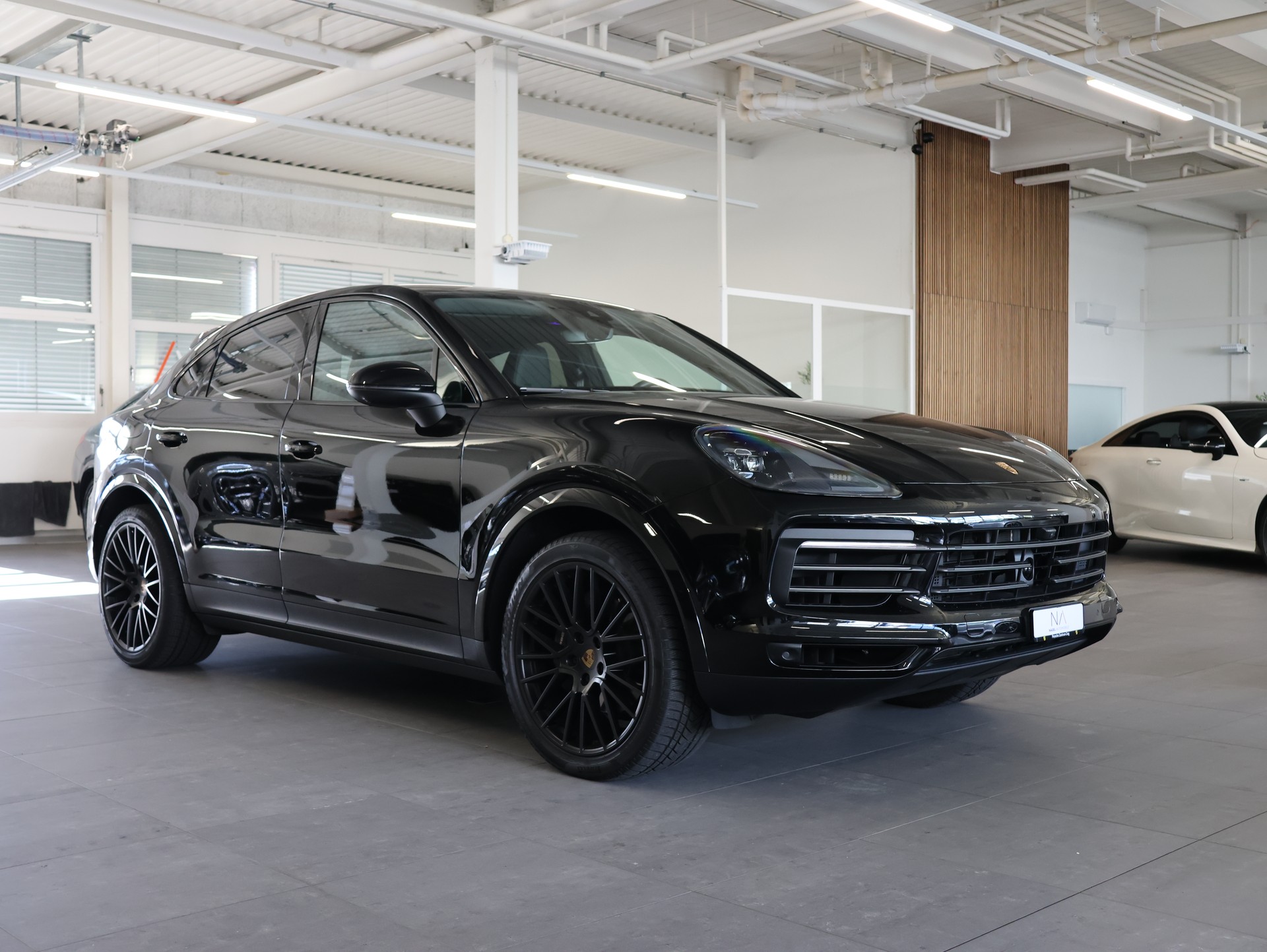 PORSCHE Cayenne Coupé Platinum Edition-showroom-element-1