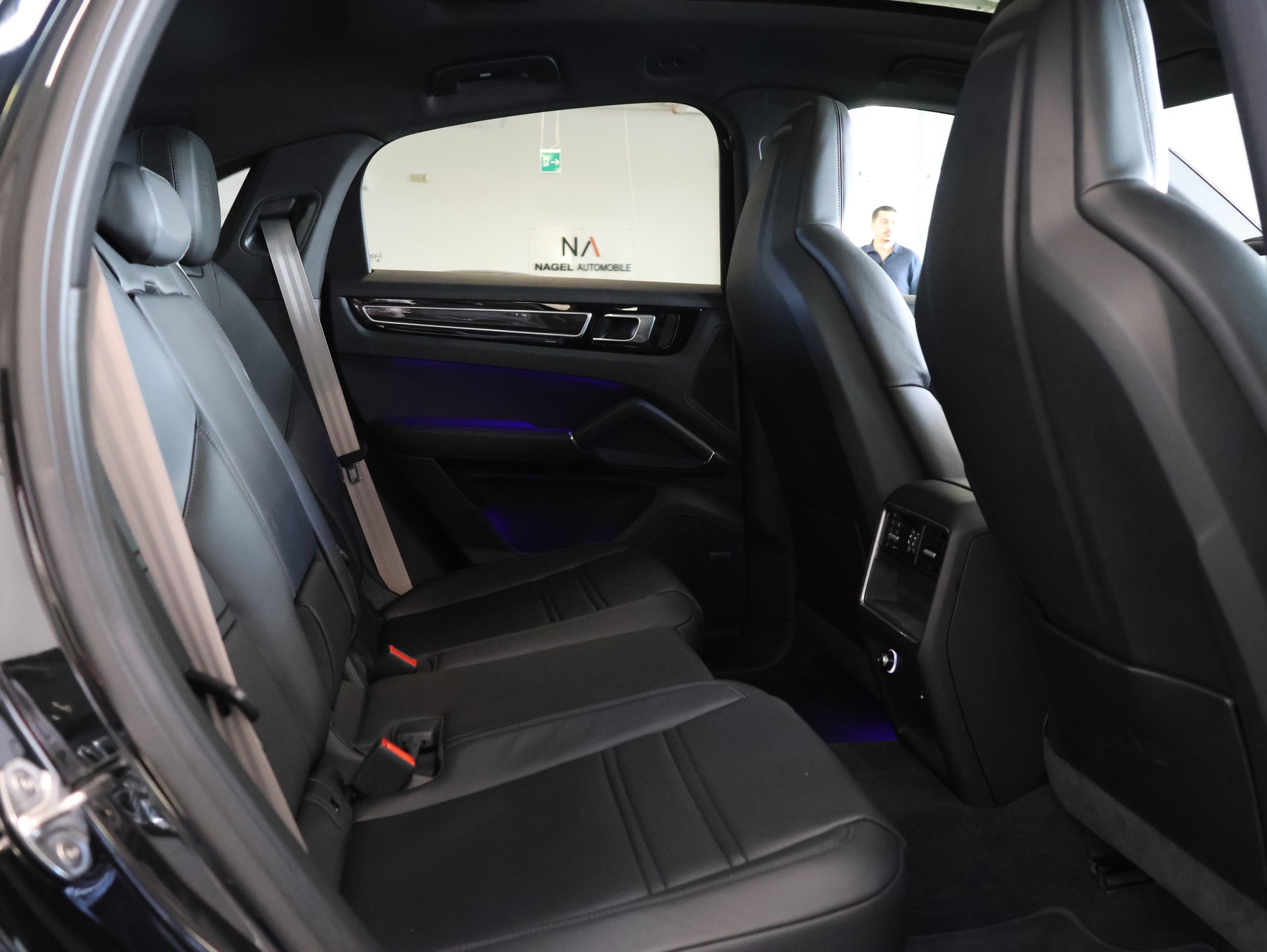 PORSCHE Cayenne Coupé Platinum Edition-image-22