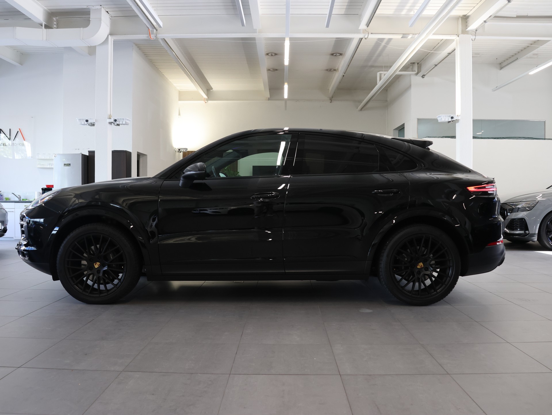 PORSCHE Cayenne Coupé Platinum Edition-image-5