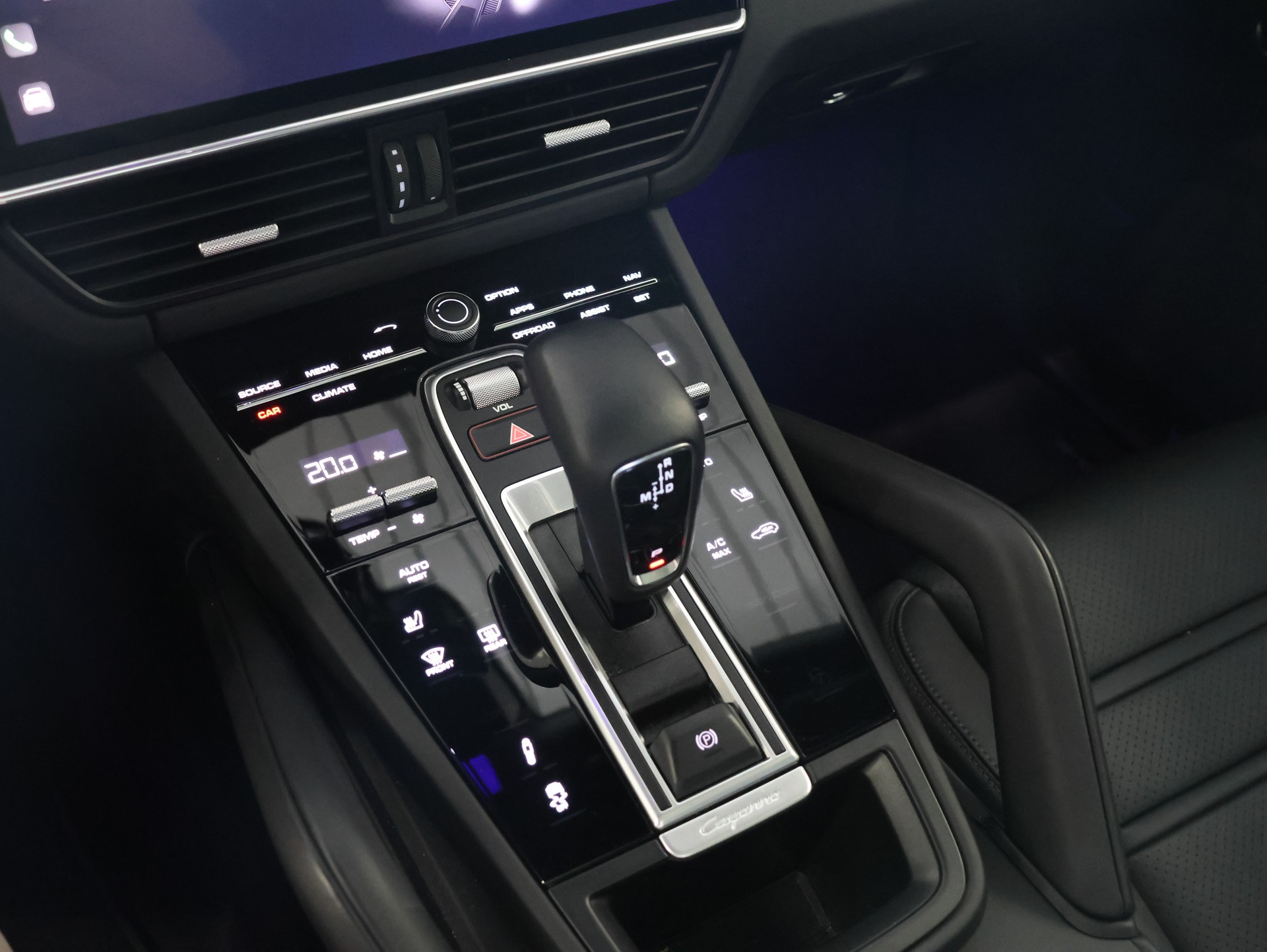 PORSCHE Cayenne Coupé Platinum Edition-image-18