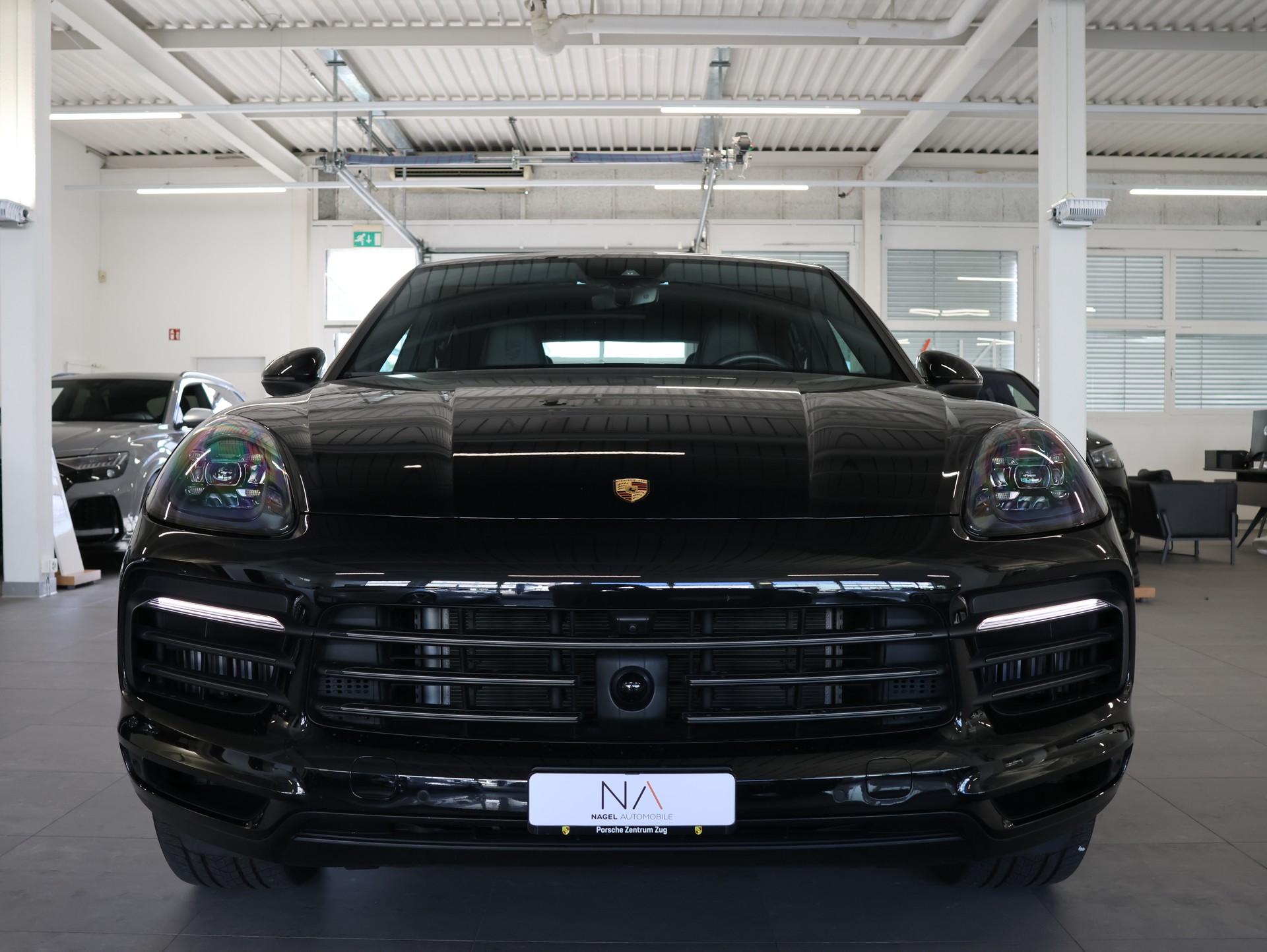 PORSCHE Cayenne Coupé Platinum Edition-showroom-element-2