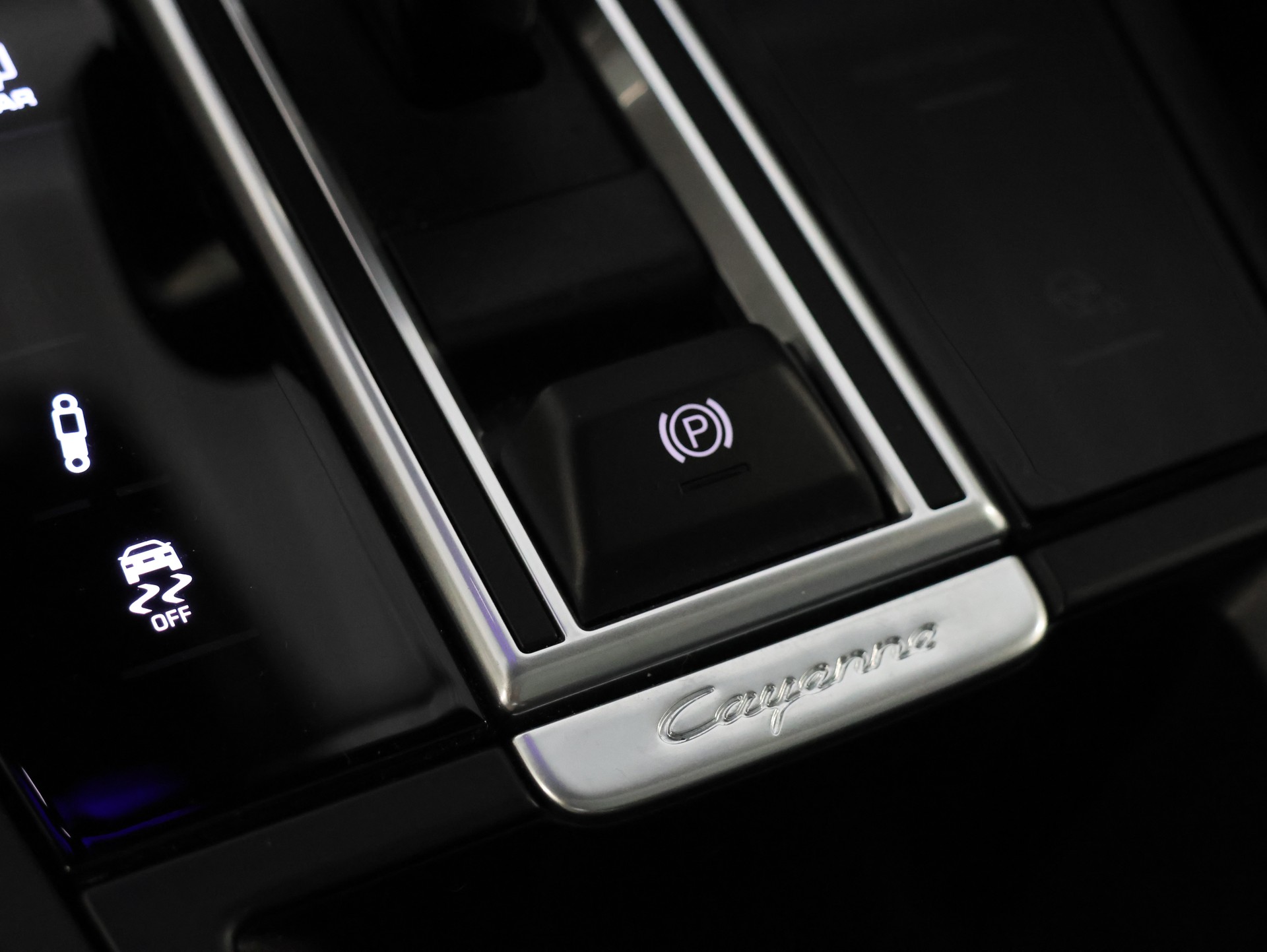 PORSCHE Cayenne Coupé Platinum Edition-image-19