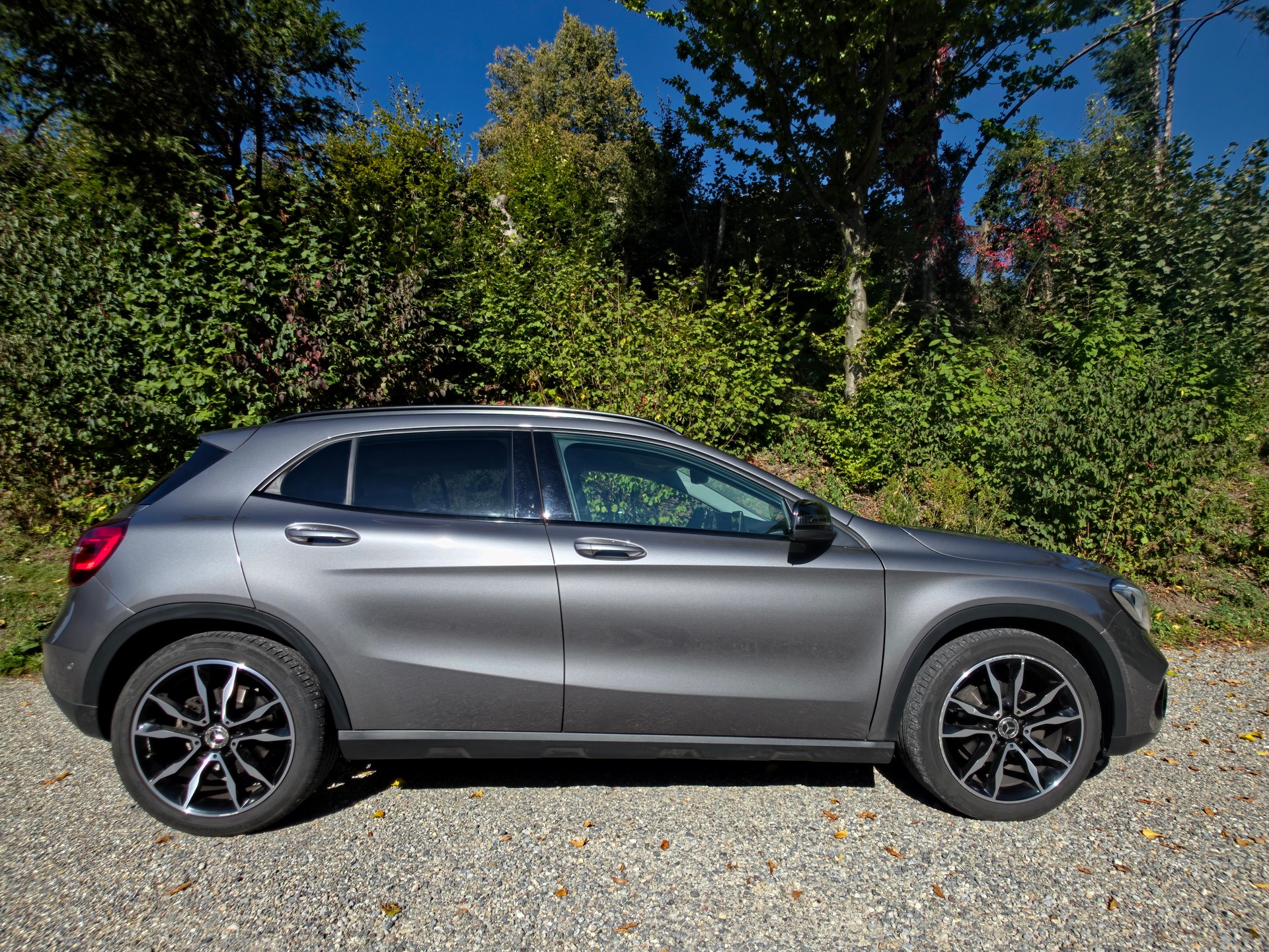 MERCEDES-BENZ GLA 200 Night Star 7G-DCT-showroom-element-3