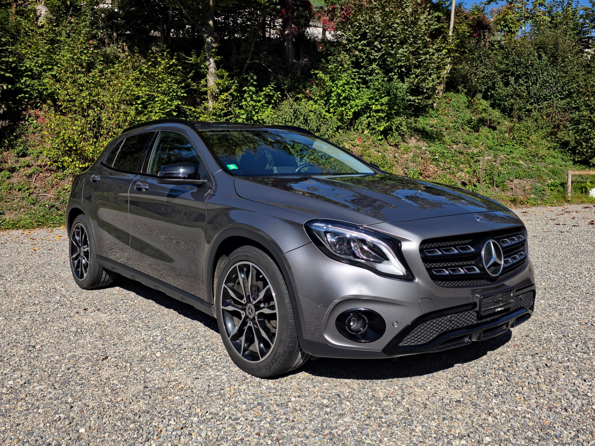 MERCEDES-BENZ GLA 200 Night Star 7G-DCT-showroom-element-2