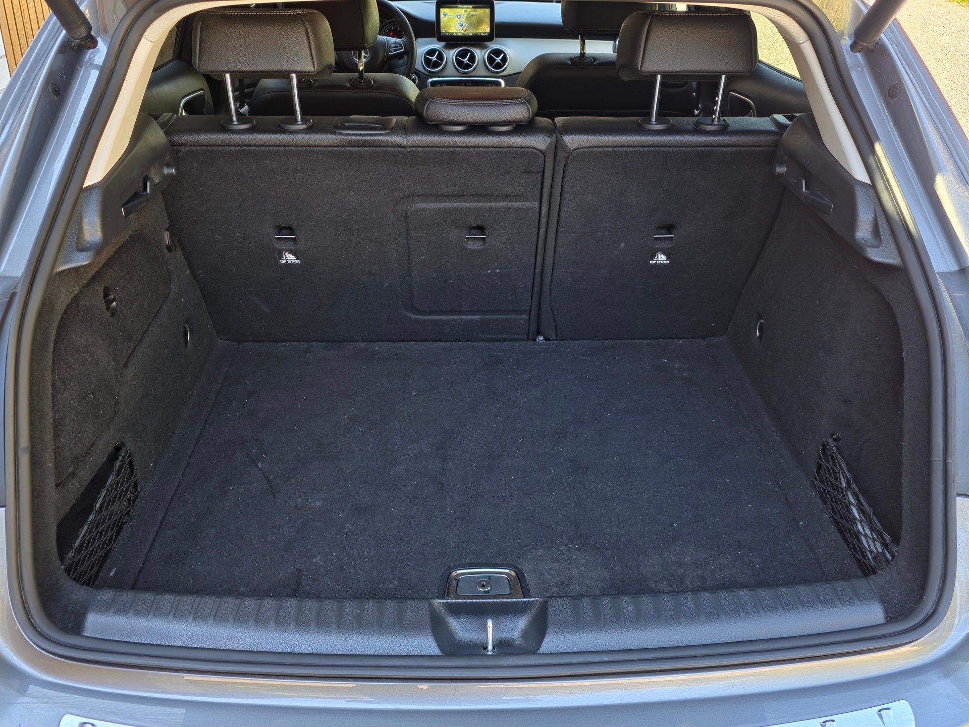 MERCEDES-BENZ GLA 200 Night Star 7G-DCT-image-19