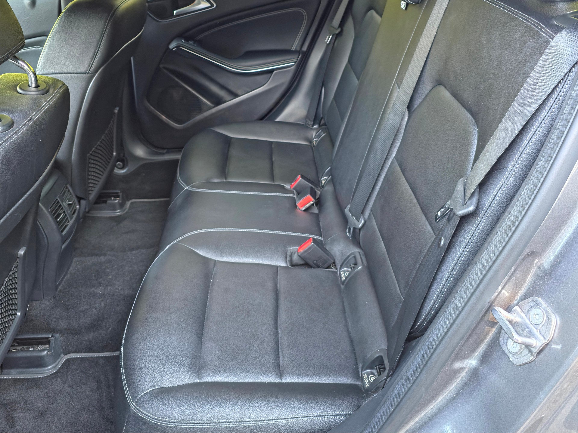 MERCEDES-BENZ GLA 200 Night Star 7G-DCT-image-6