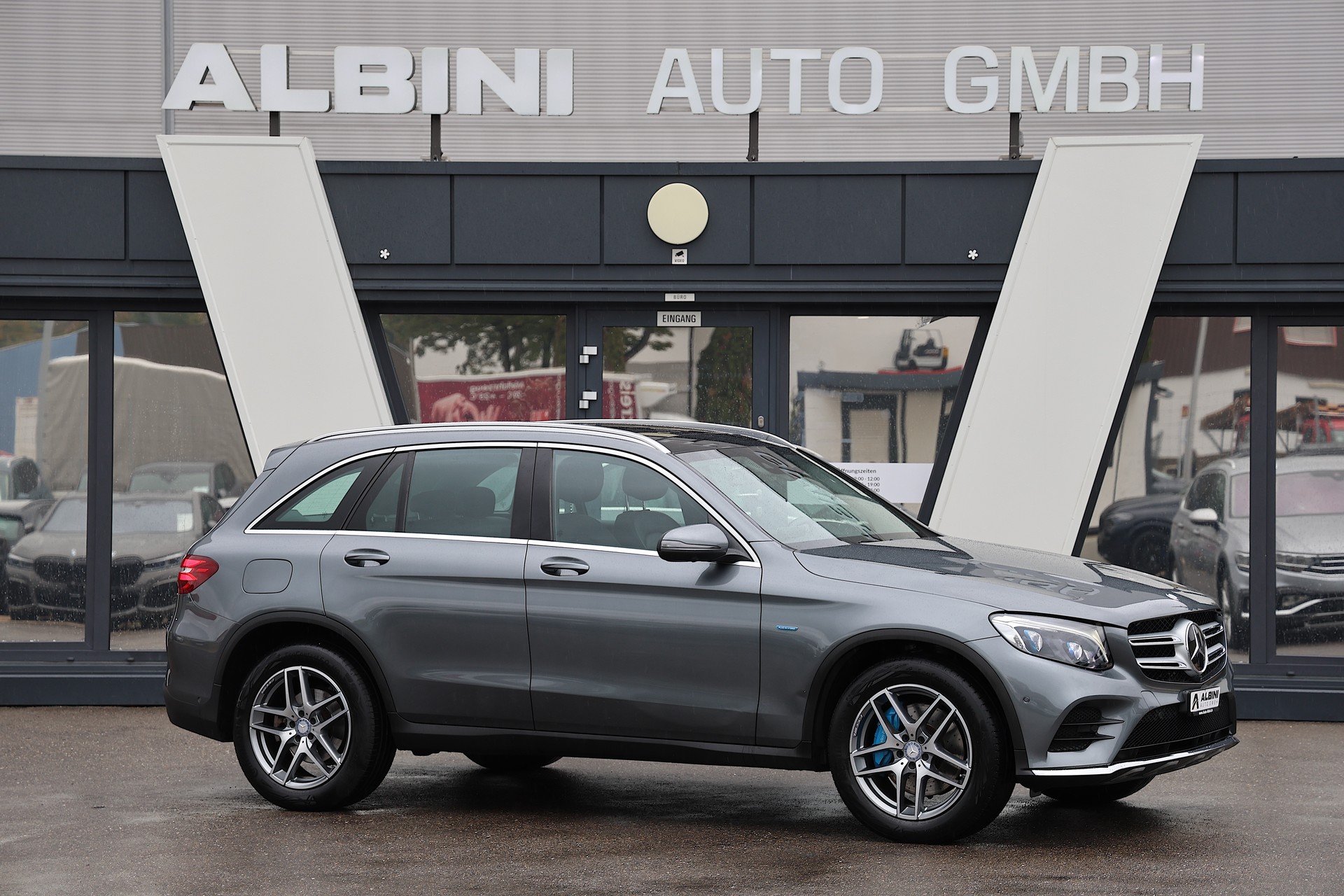 MERCEDES-BENZ GLC 350 e AMG Line 4m-showroom-element-1
