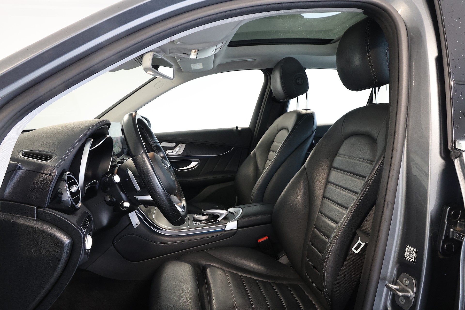 MERCEDES-BENZ GLC 350 e AMG Line 4m-image-6