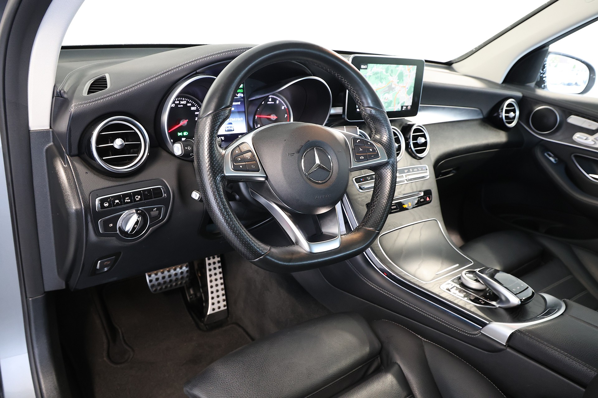 MERCEDES-BENZ GLC 350 e AMG Line 4m-image-7