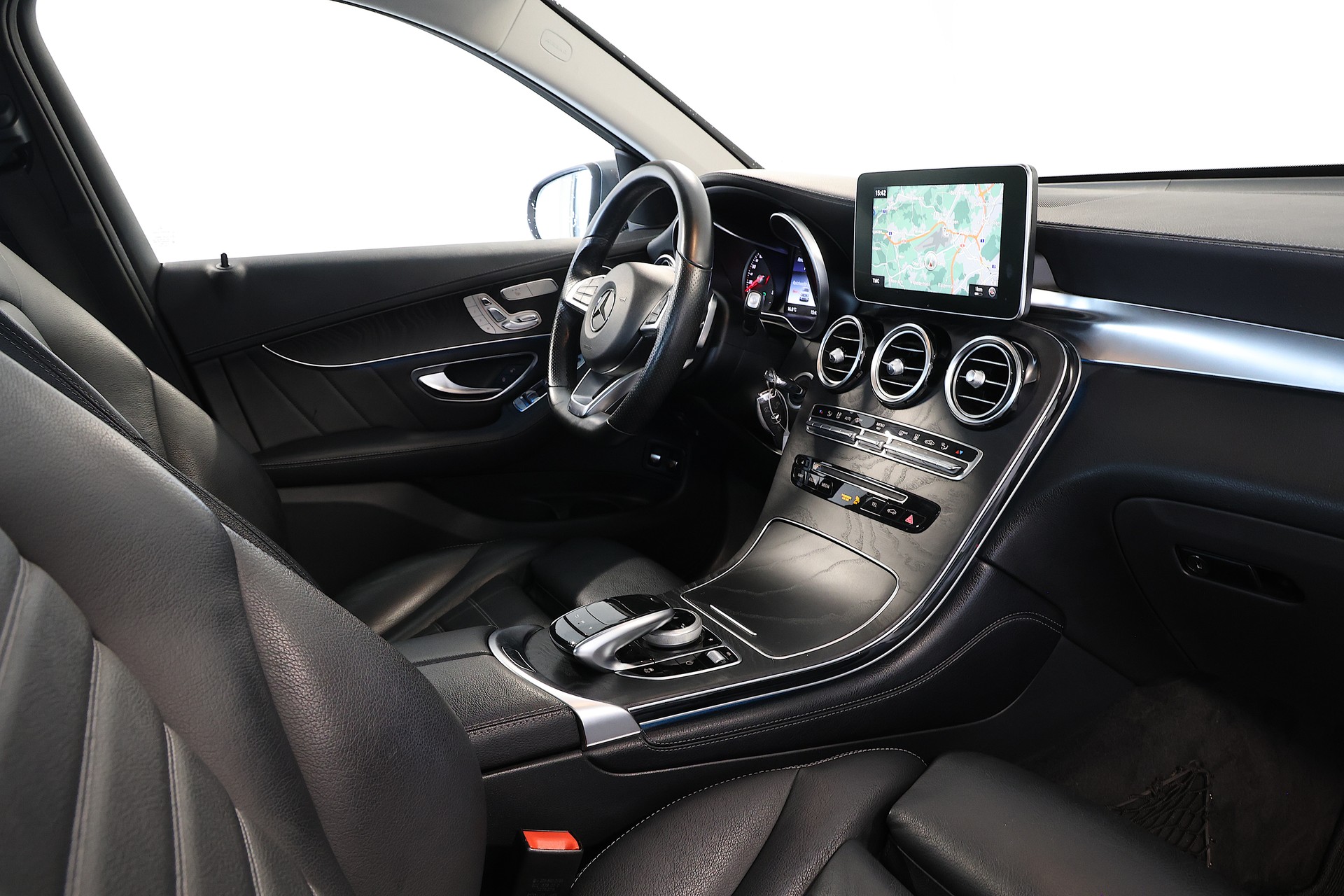MERCEDES-BENZ GLC 350 e AMG Line 4m-image-12