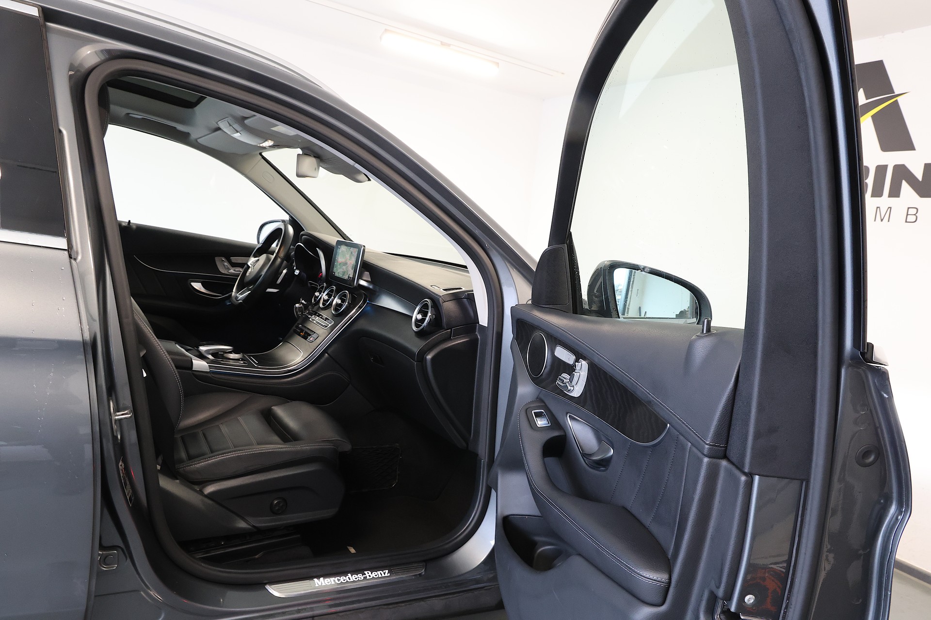 MERCEDES-BENZ GLC 350 e AMG Line 4m-image-10