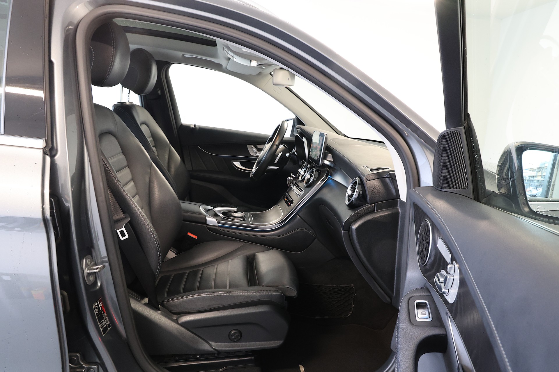 MERCEDES-BENZ GLC 350 e AMG Line 4m-image-11