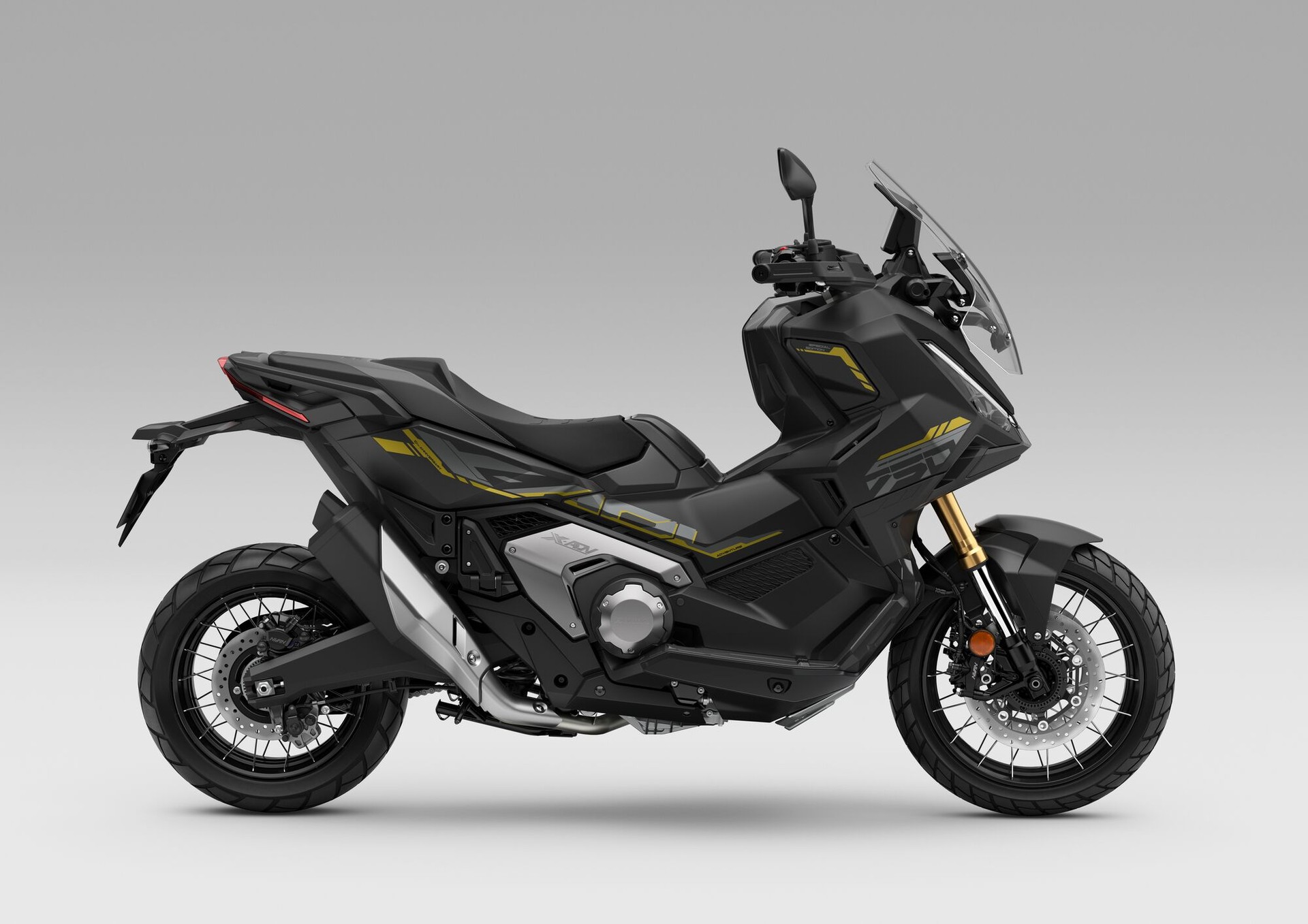 HONDA X-ADV 750-image-1
