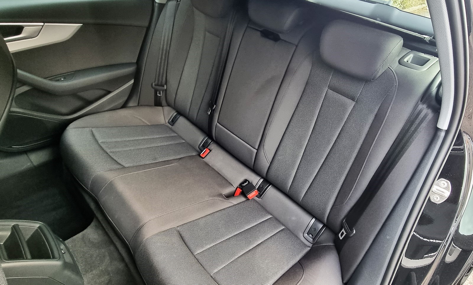 AUDI A4 Avant 35 TDI advanced S-tronic-image-10